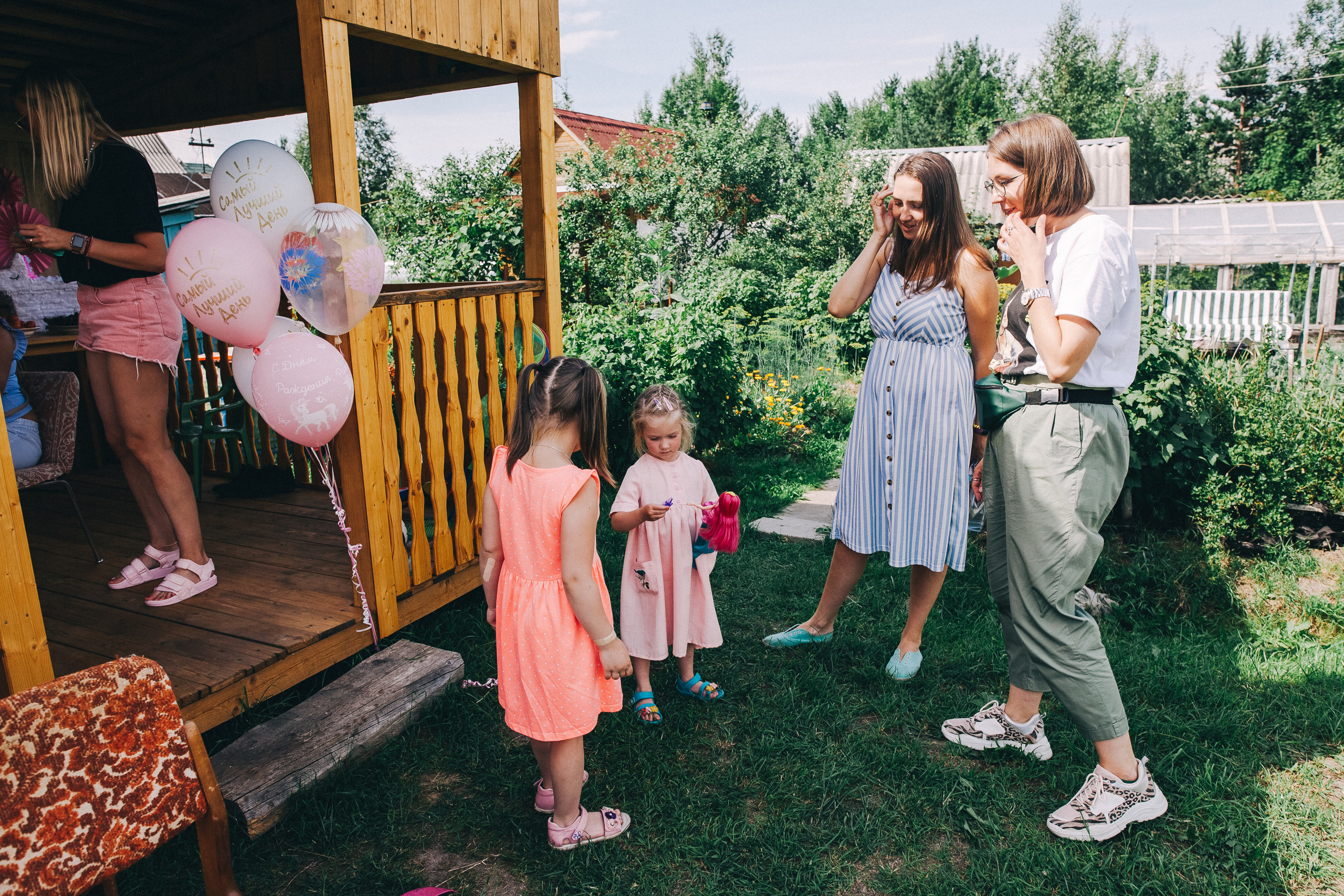 Ульяше 5 лет. Дачный деньрожденский день. Семейный фотограф, фотограф родов, репортажей фотограф в Санкт-Петербу
