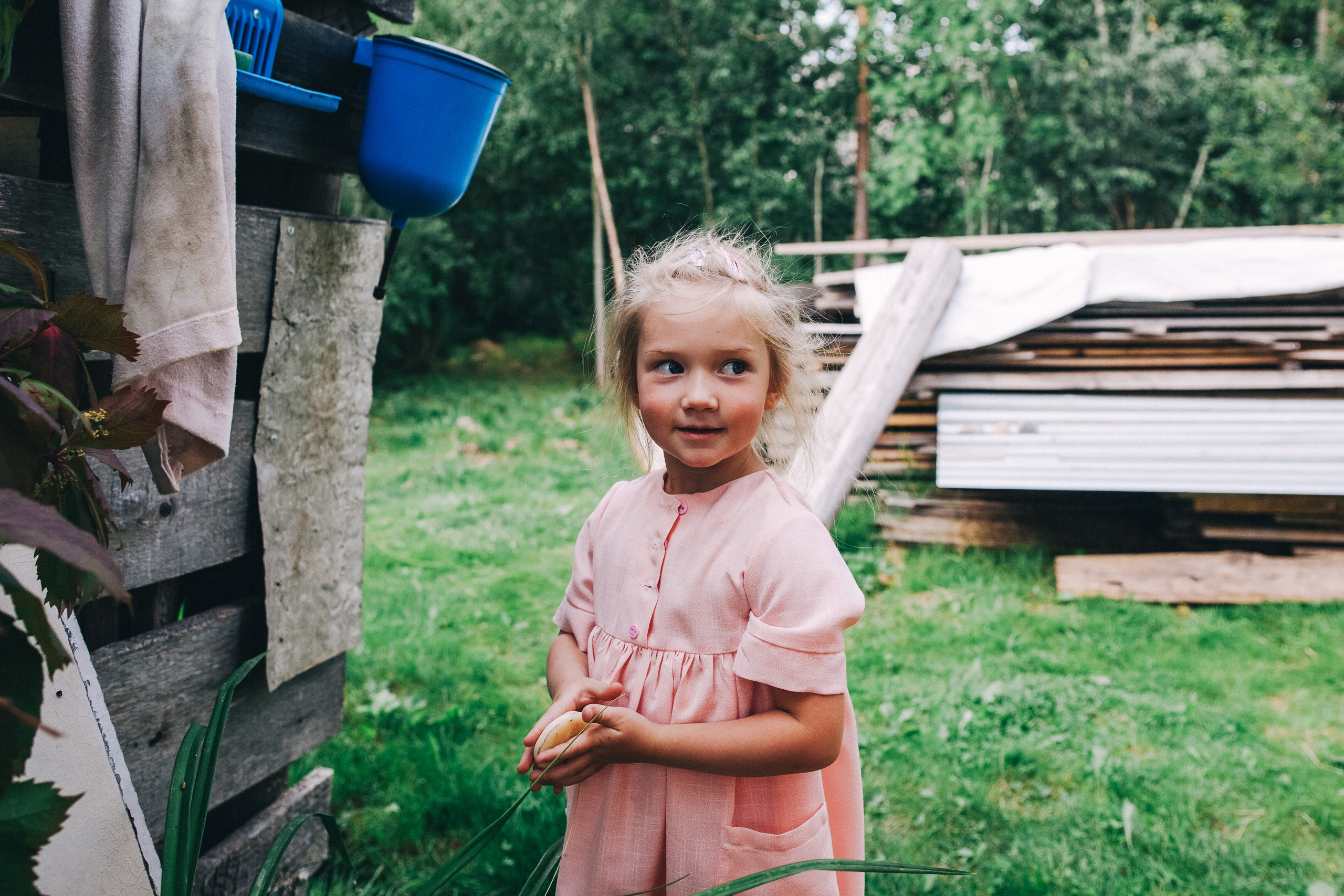 Ульяше 5 лет. Дачный деньрожденский день. Семейный фотограф, фотограф родов, репортажей фотограф в Санкт-Петербу