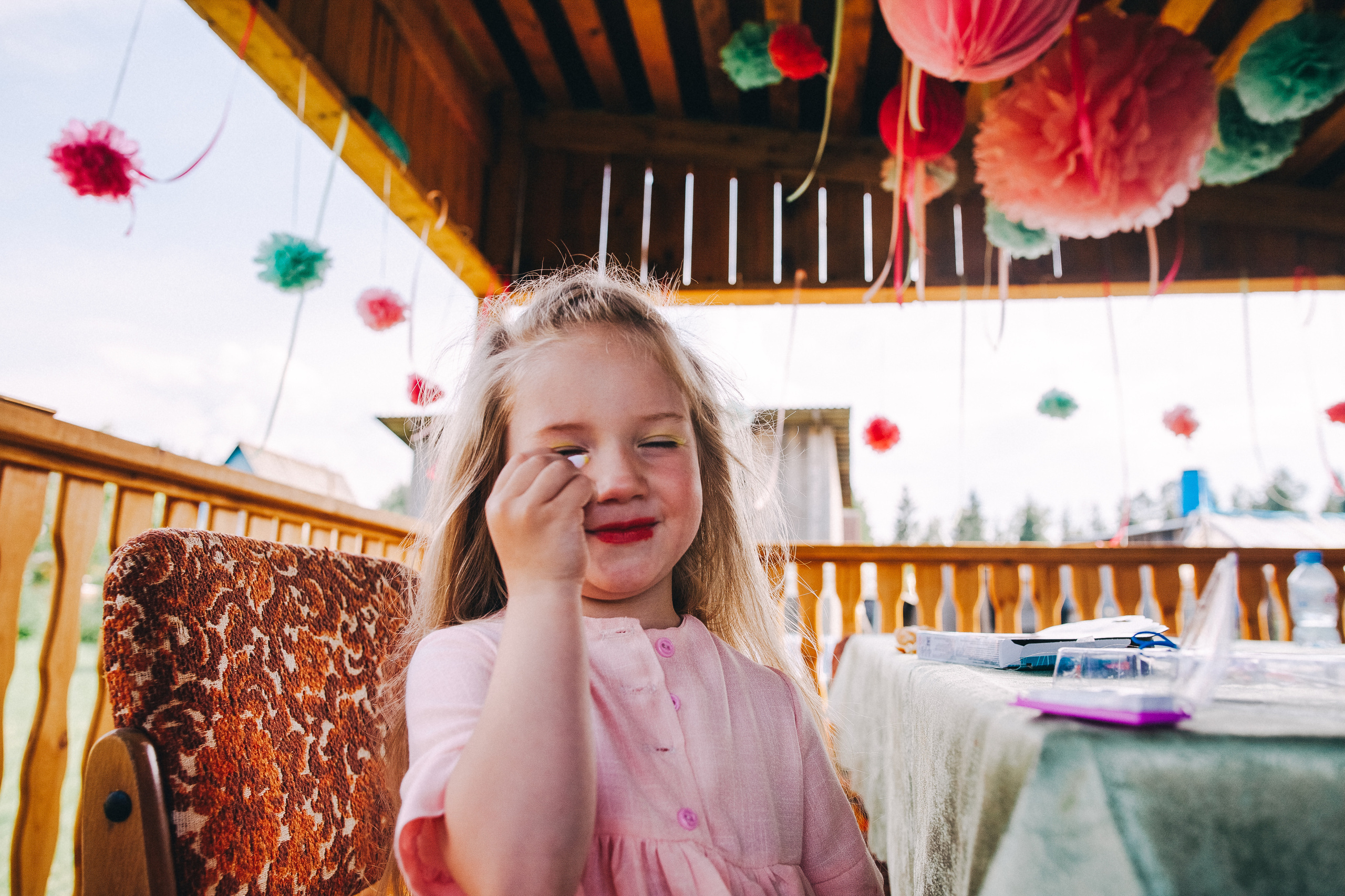 Ульяше 5 лет. Дачный деньрожденский день. Семейный фотограф, фотограф родов, репортажей фотограф в Санкт-Петербу