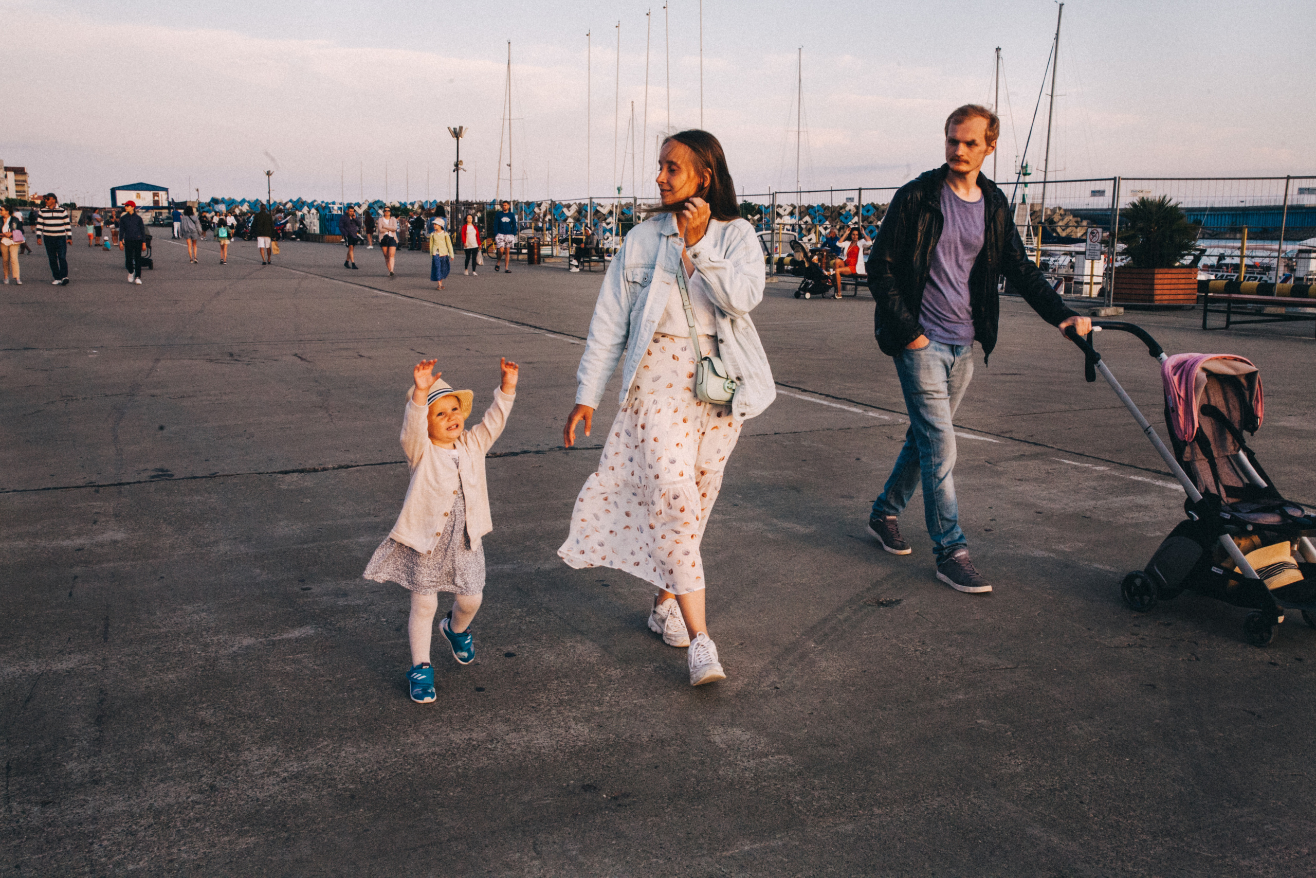 Вася, Маша, Соня. Отпуск в Адлере. Семейный фотограф, фотограф родов, репортажей фотограф в Санкт-Петербу