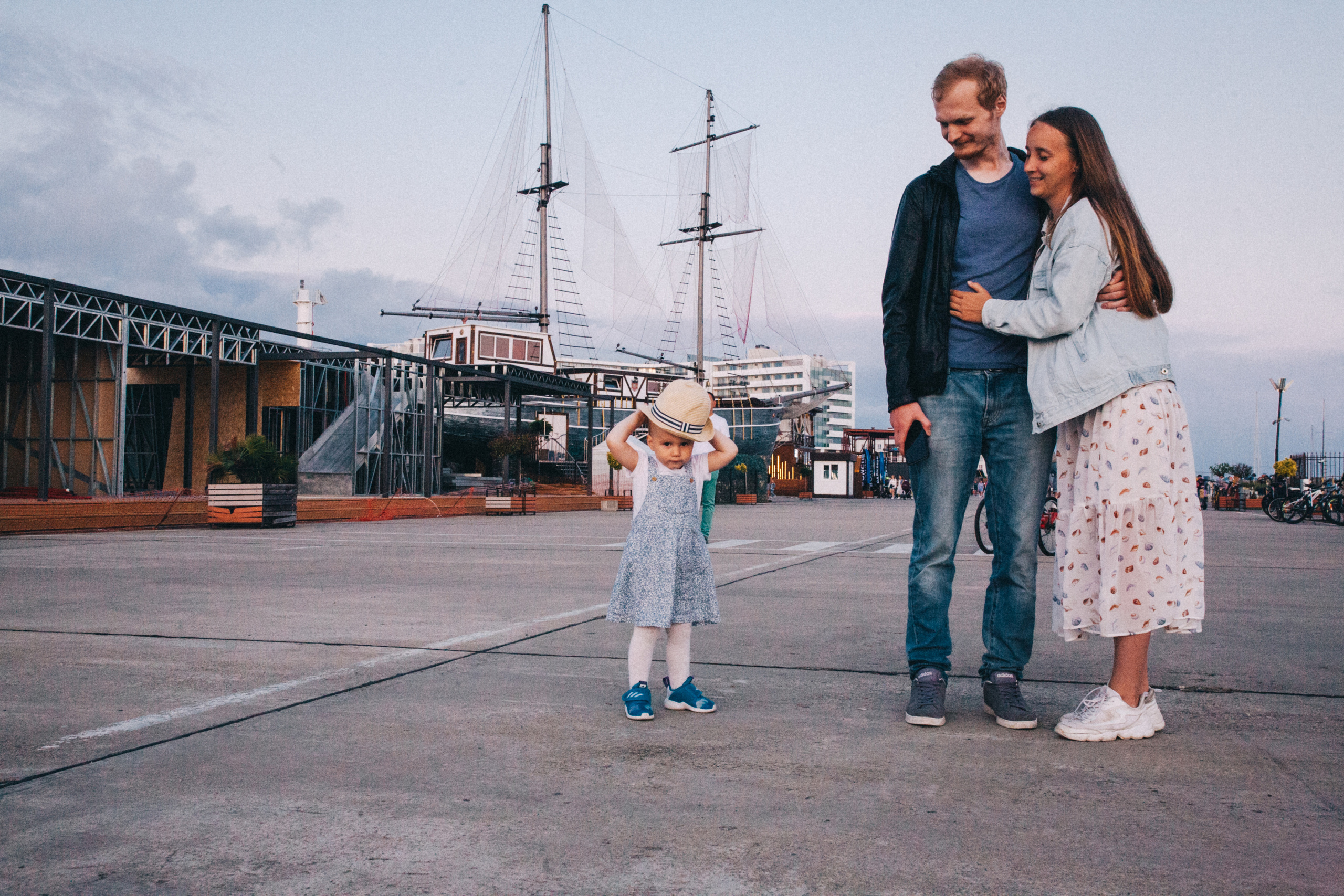 Вася, Маша, Соня. Отпуск в Адлере. Семейный фотограф, фотограф родов, репортажей фотограф в Санкт-Петербу