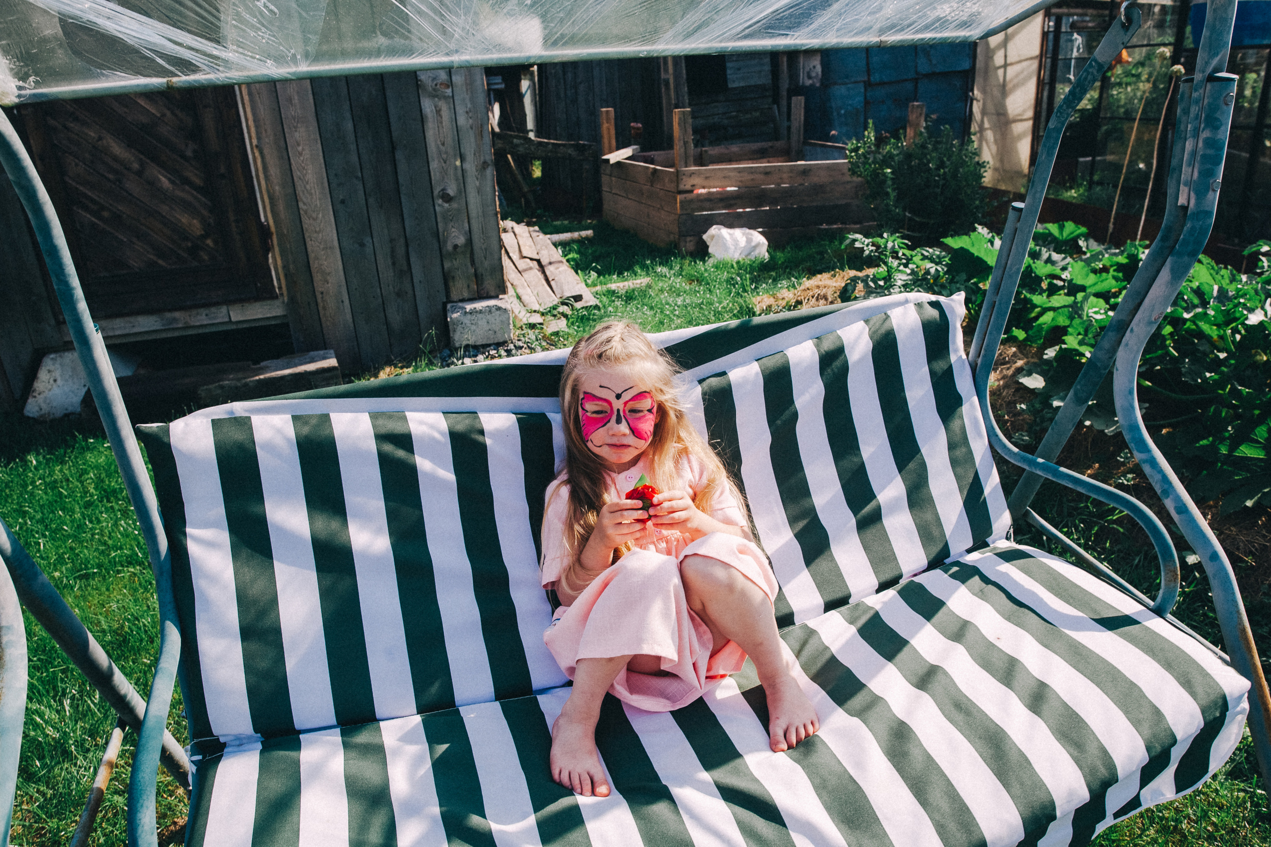Ульяше 5 лет. Дачный деньрожденский день. Семейный фотограф, фотограф родов, репортажей фотограф в Санкт-Петербу