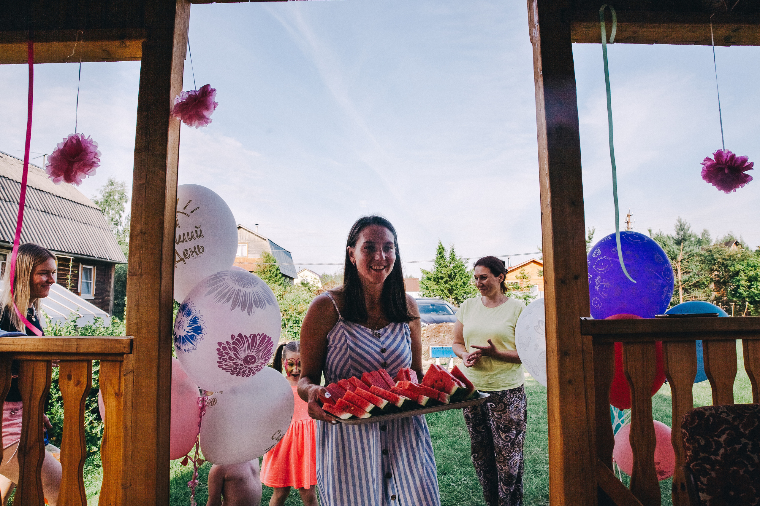 Ульяше 5 лет. Дачный деньрожденский день. Семейный фотограф, фотограф родов, репортажей фотограф в Санкт-Петербу