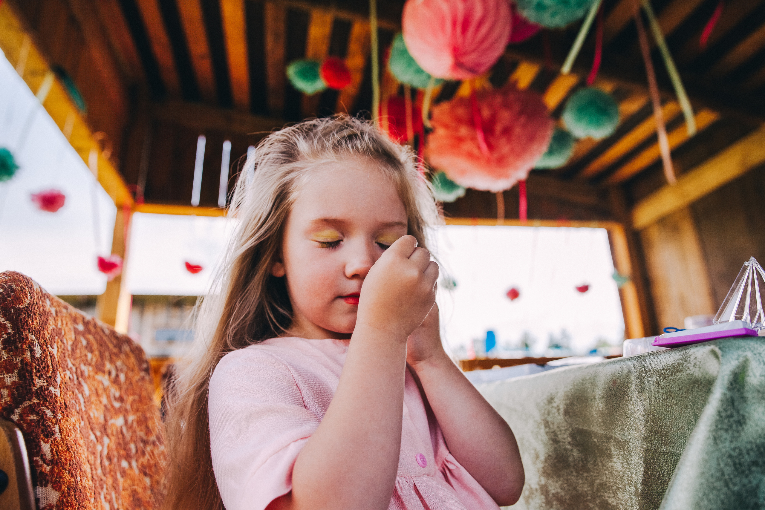 Ульяше 5 лет. Дачный деньрожденский день. Семейный фотограф, фотограф родов, репортажей фотограф в Санкт-Петербу