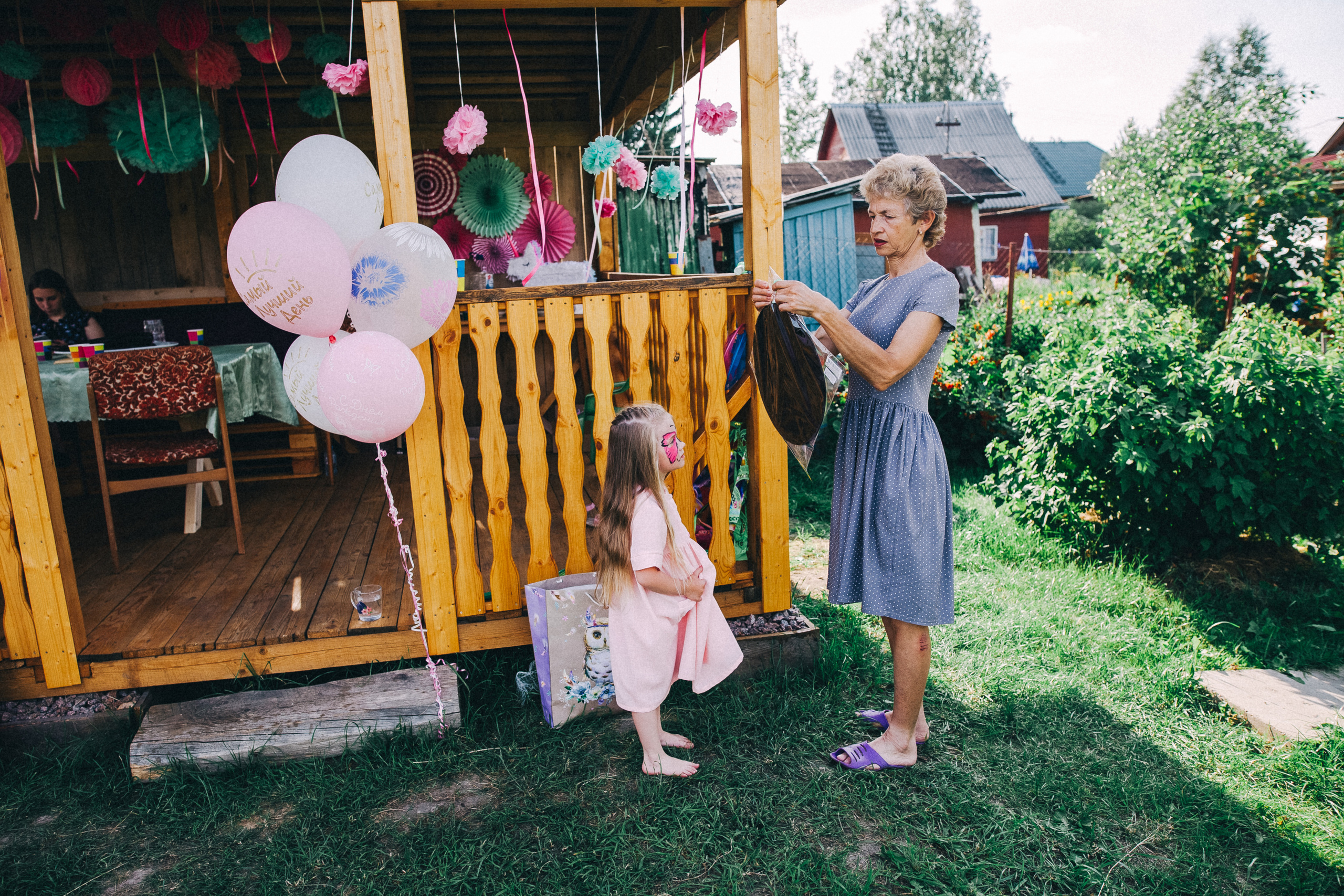 Ульяше 5 лет. Дачный деньрожденский день. Семейный фотограф, фотограф родов, репортажей фотограф в Санкт-Петербу