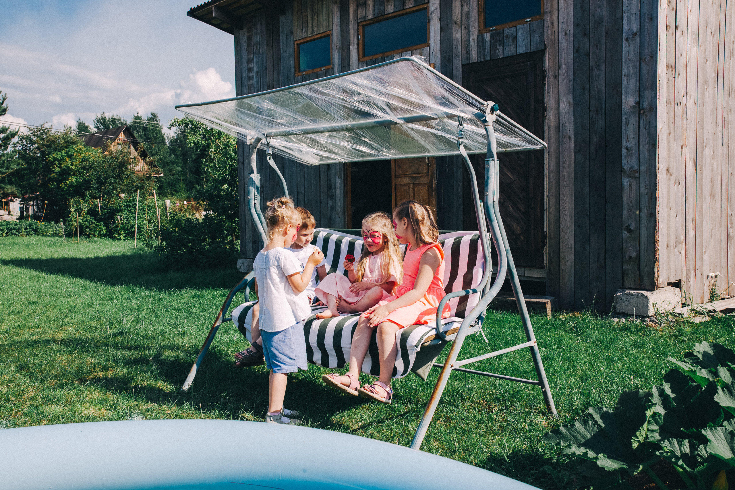 Ульяше 5 лет. Дачный деньрожденский день. Семейный фотограф, фотограф родов, репортажей фотограф в Санкт-Петербу