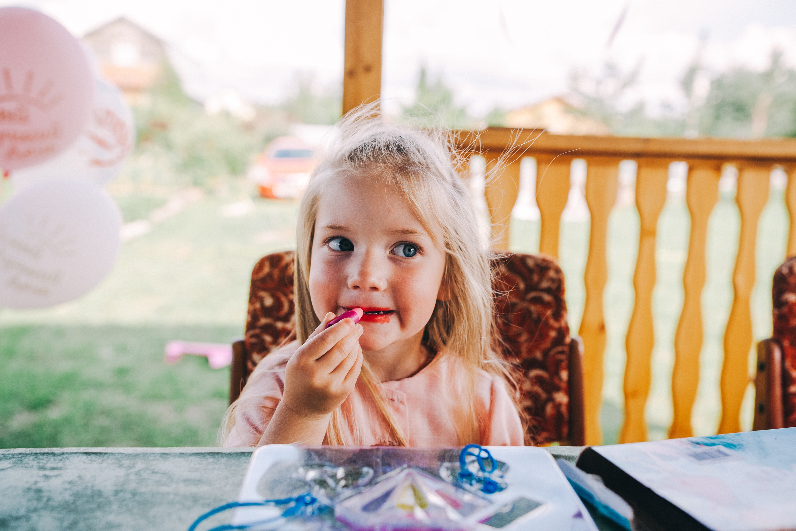 Ульяше 5 лет. Дачный деньрожденский день. Семейный фотограф, фотограф родов, репортажей фотограф в Санкт-Петербу