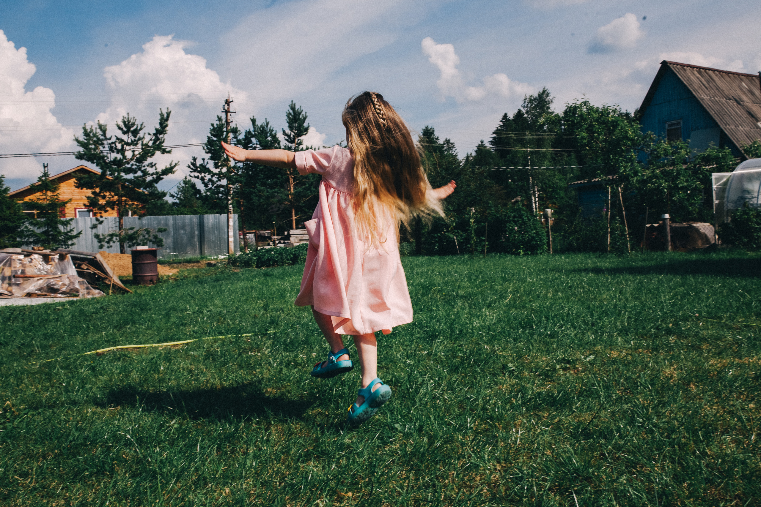 Ульяше 5 лет. Дачный деньрожденский день. Семейный фотограф, фотограф родов, репортажей фотограф в Санкт-Петербу