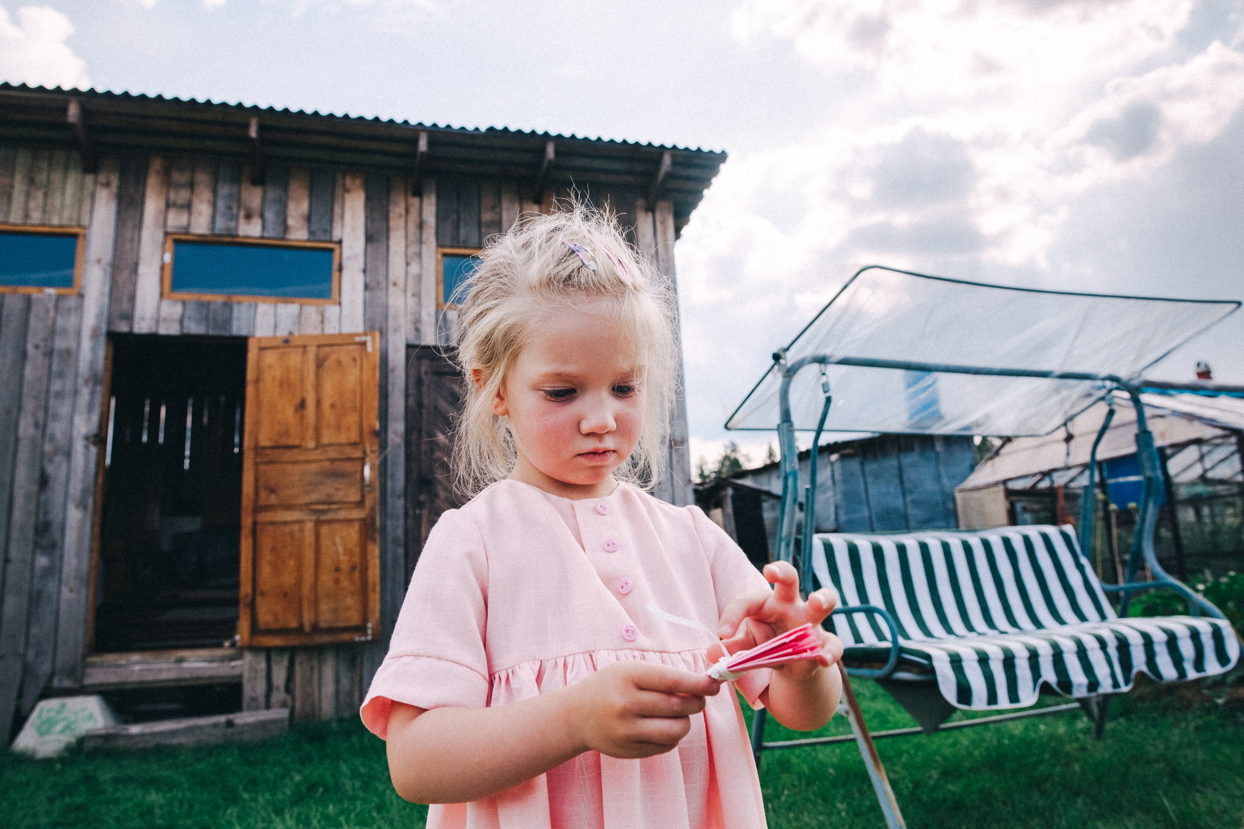 Ульяше 5 лет. Дачный деньрожденский день. Семейный фотограф, фотограф родов, репортажей фотограф в Санкт-Петербу