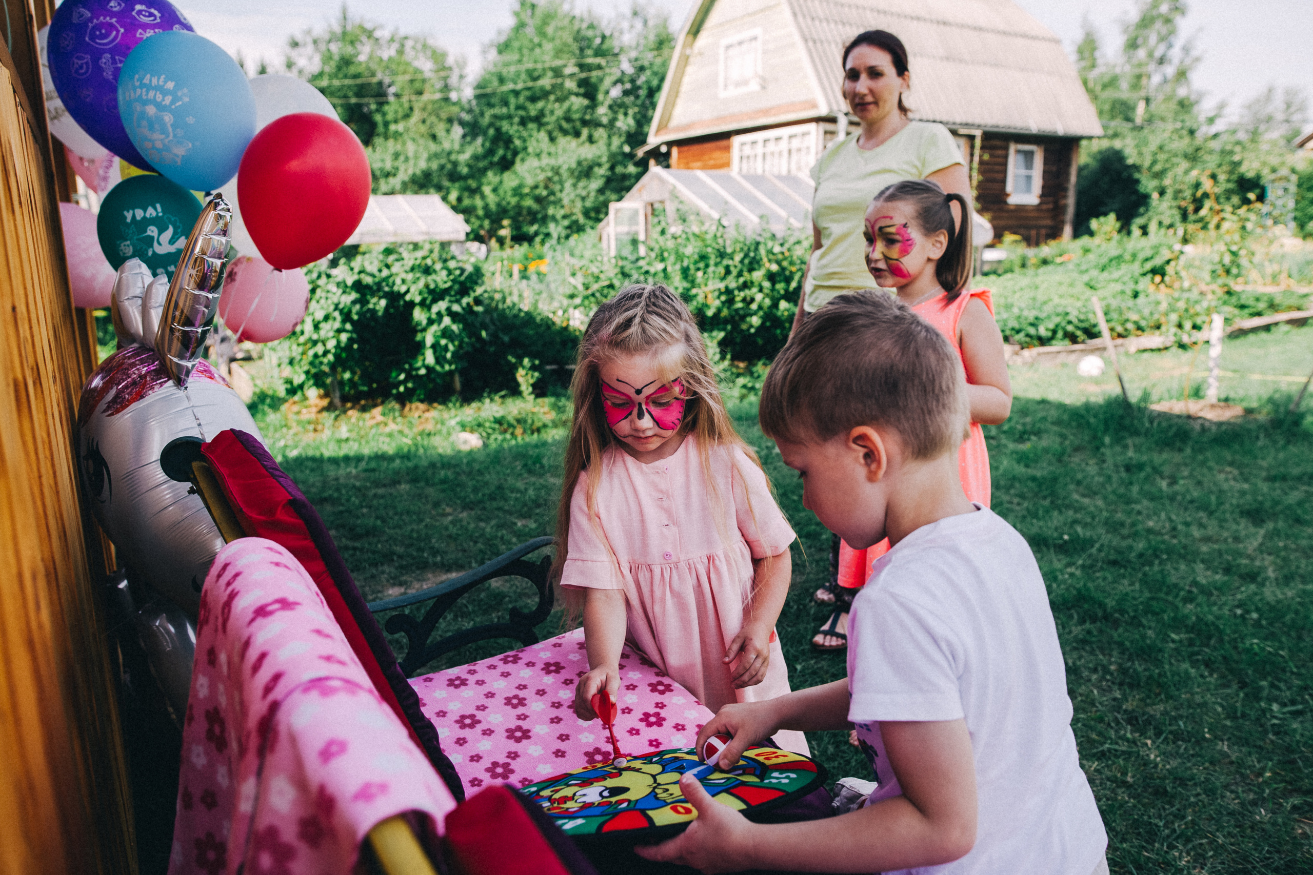 Ульяше 5 лет. Дачный деньрожденский день. Семейный фотограф, фотограф родов, репортажей фотограф в Санкт-Петербу