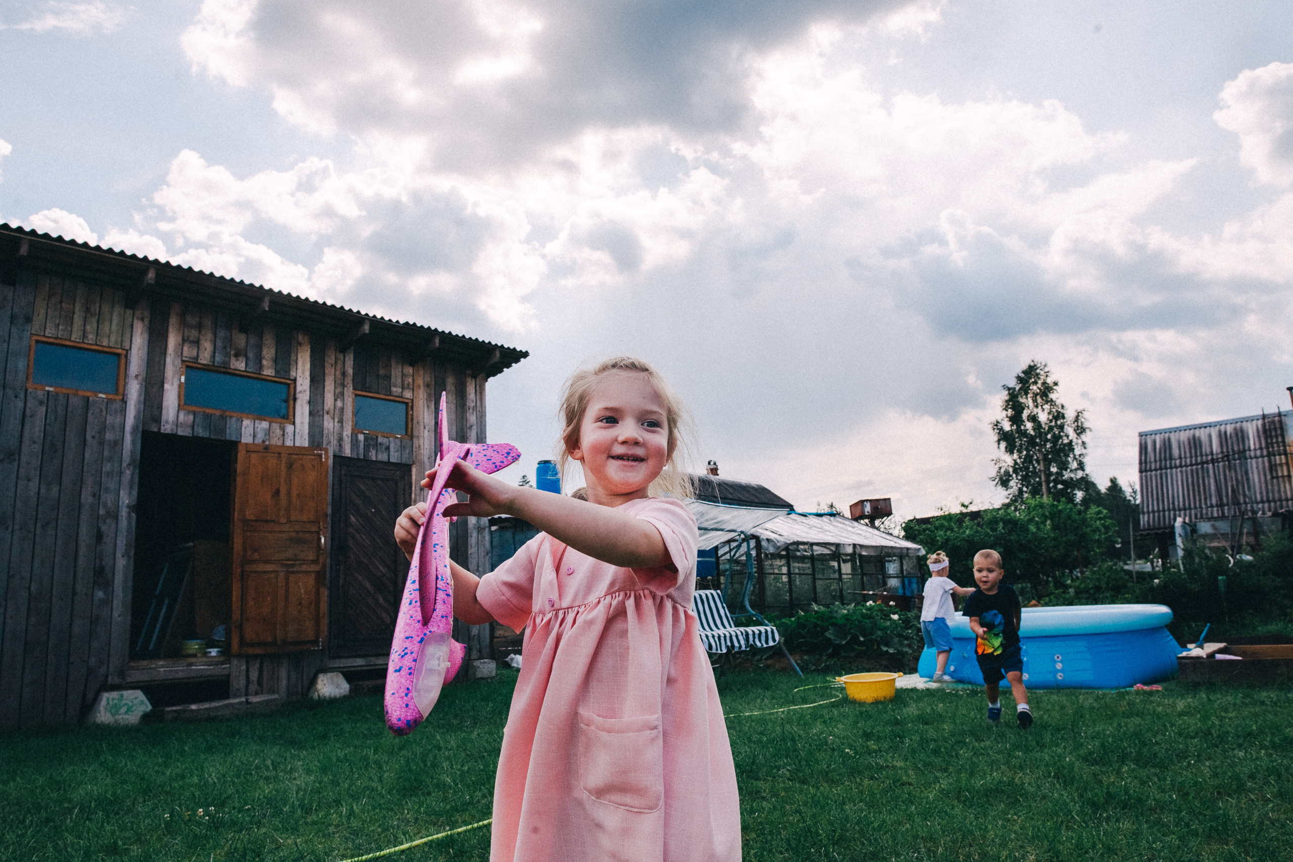Ульяше 5 лет. Дачный деньрожденский день. Семейный фотограф, фотограф родов, репортажей фотограф в Санкт-Петербу