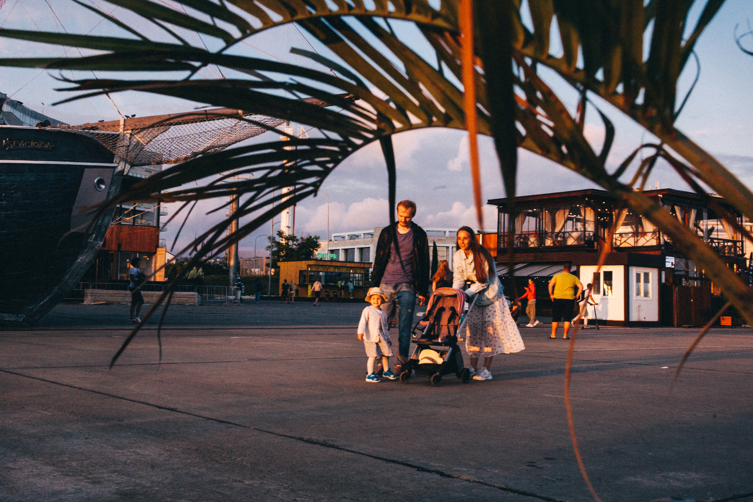 Вася, Маша, Соня. Отпуск в Адлере. Семейный фотограф, фотограф родов, репортажей фотограф в Санкт-Петербу