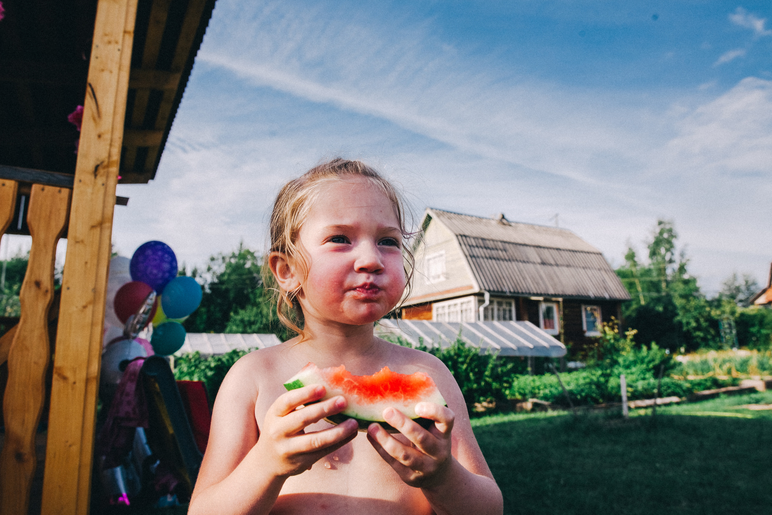 Ульяше 5 лет. Дачный деньрожденский день. Семейный фотограф, фотограф родов, репортажей фотограф в Санкт-Петербу