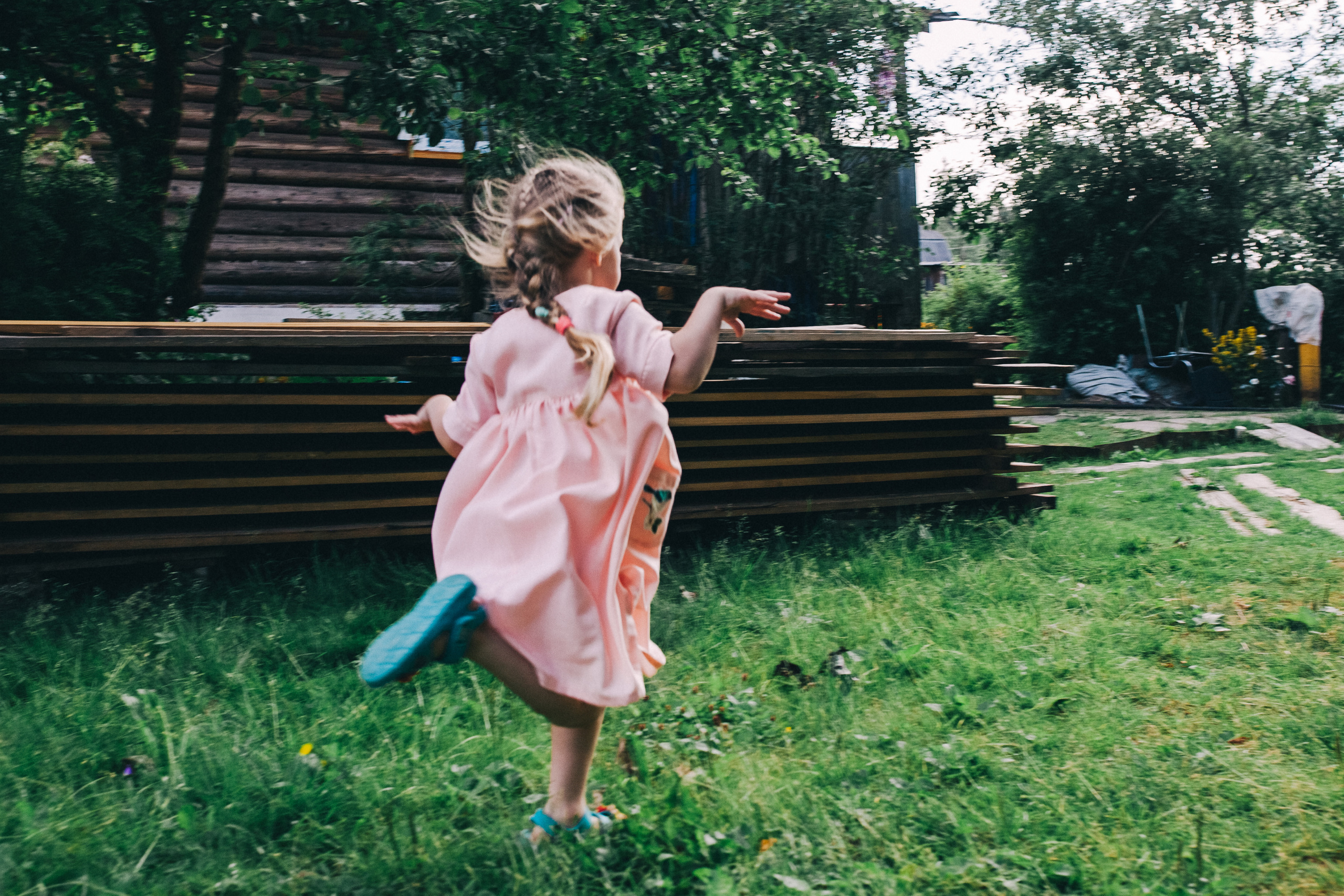 Ульяше 5 лет. Дачный деньрожденский день. Семейный фотограф, фотограф родов, репортажей фотограф в Санкт-Петербу