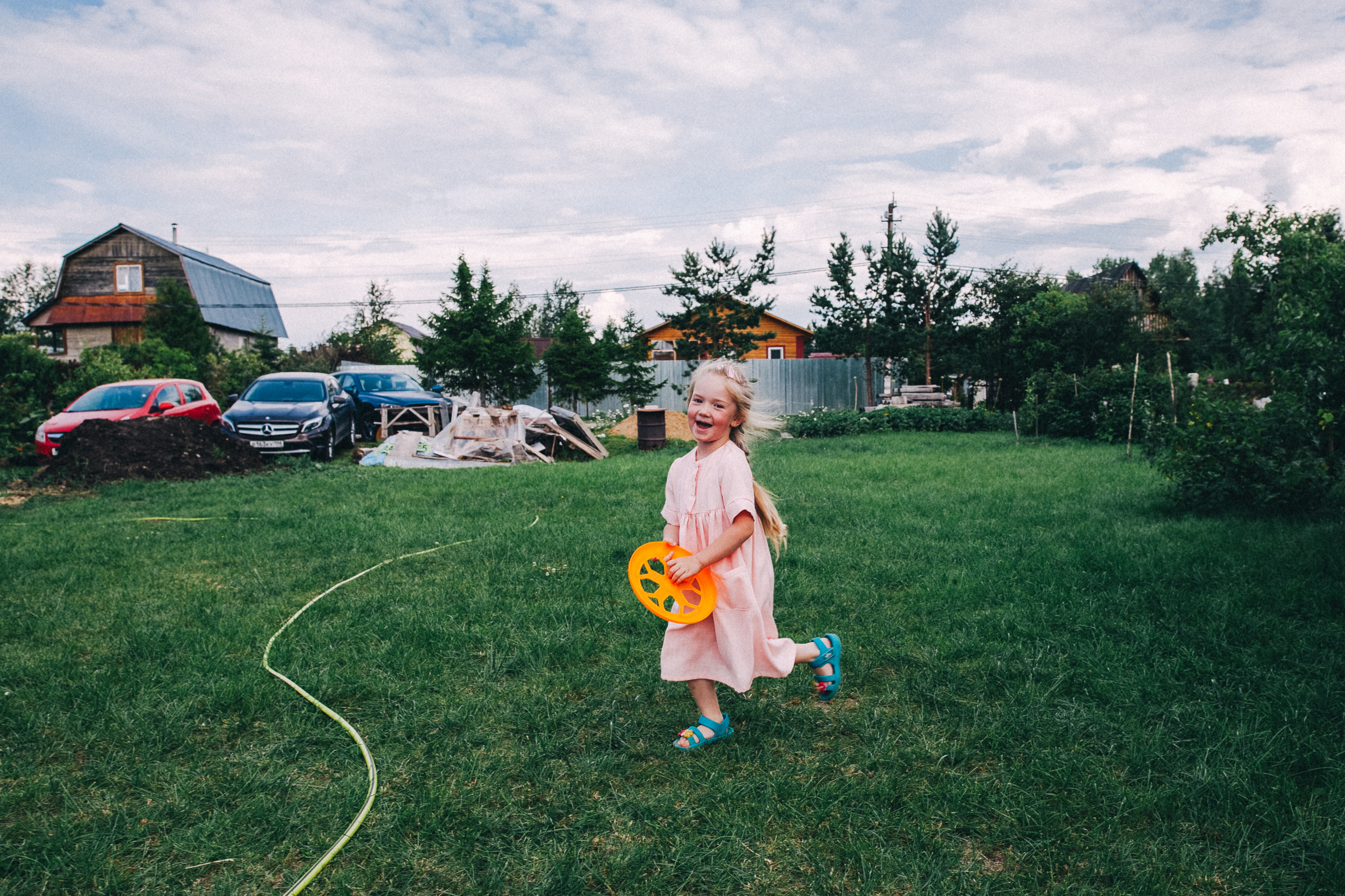 Ульяше 5 лет. Дачный деньрожденский день. Семейный фотограф, фотограф родов, репортажей фотограф в Санкт-Петербу
