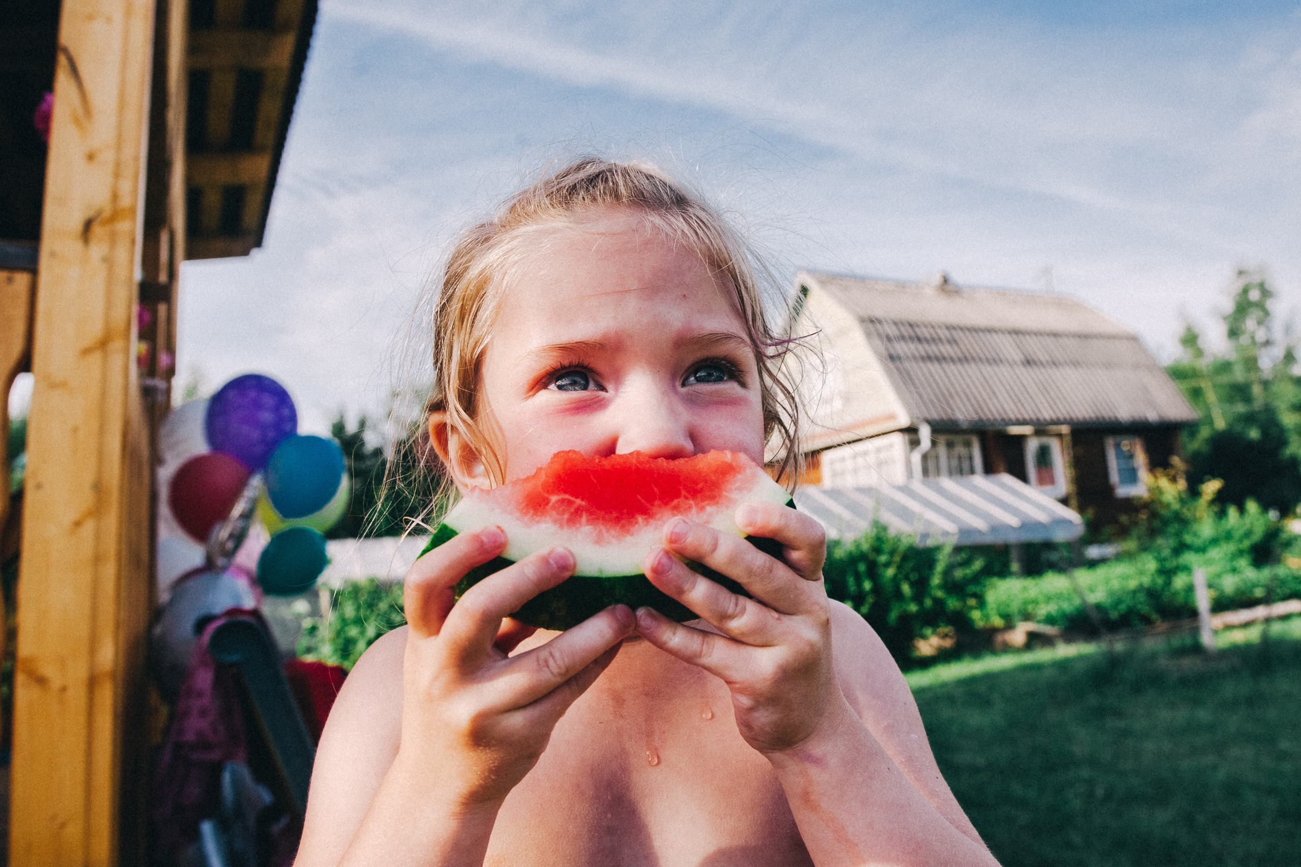 Ульяше 5 лет. Дачный деньрожденский день. Семейный фотограф, фотограф родов, репортажей фотограф в Санкт-Петербу