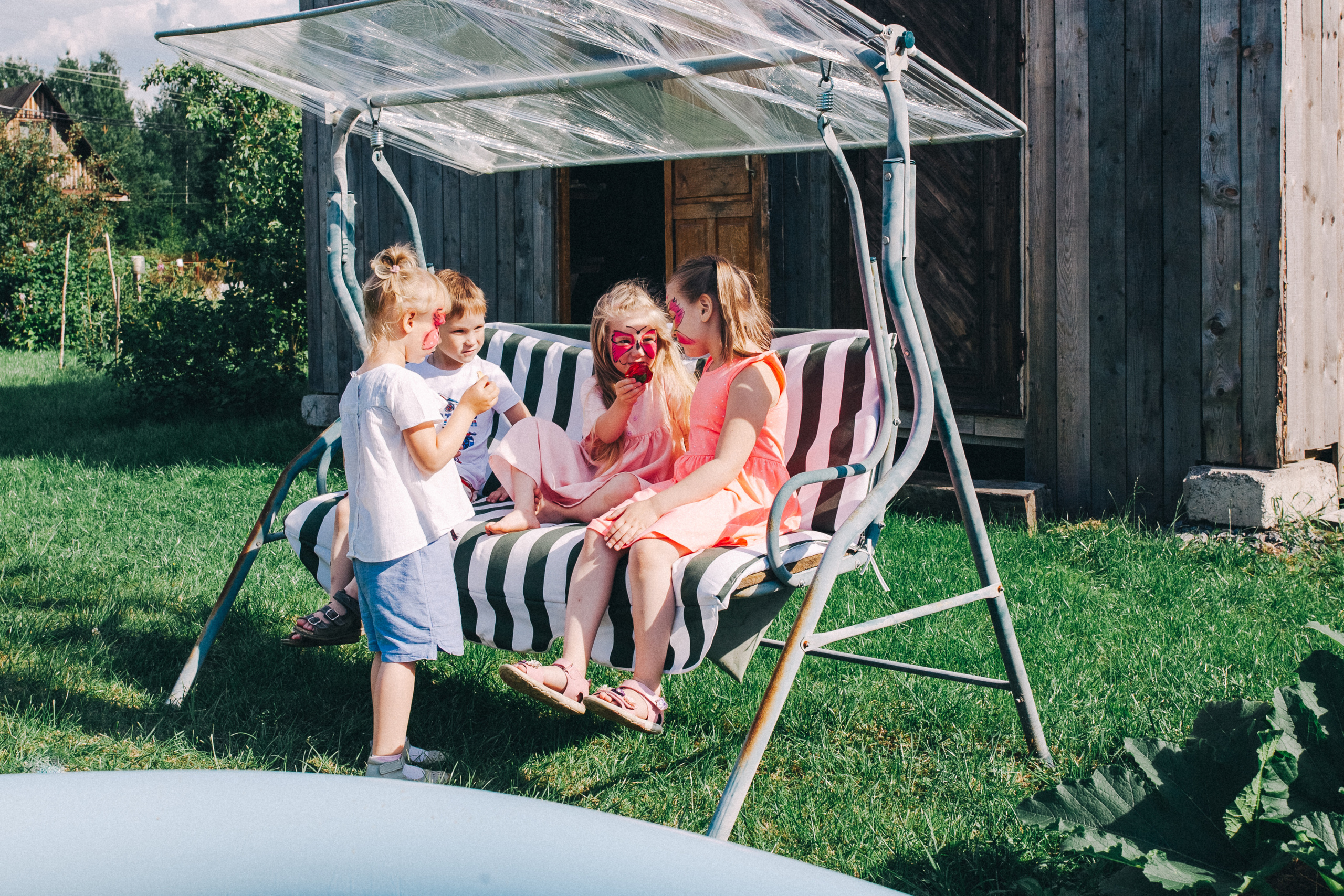 Ульяше 5 лет. Дачный деньрожденский день. Семейный фотограф, фотограф родов, репортажей фотограф в Санкт-Петербу