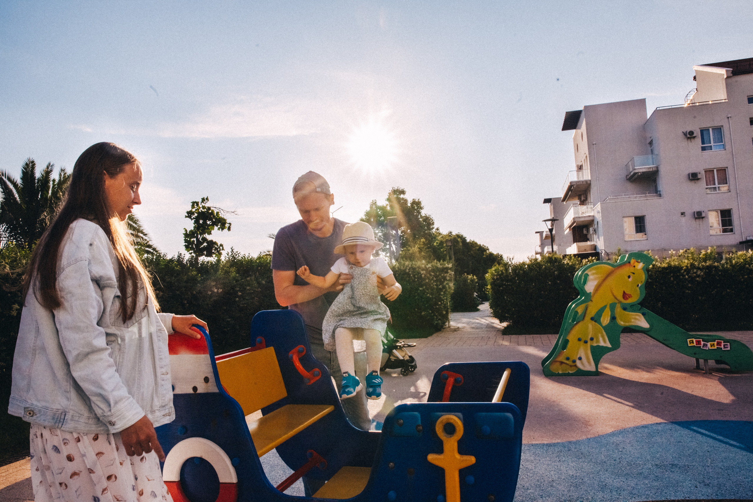Вася, Маша, Соня. Отпуск в Адлере. Семейный фотограф, фотограф родов, репортажей фотограф в Санкт-Петербу