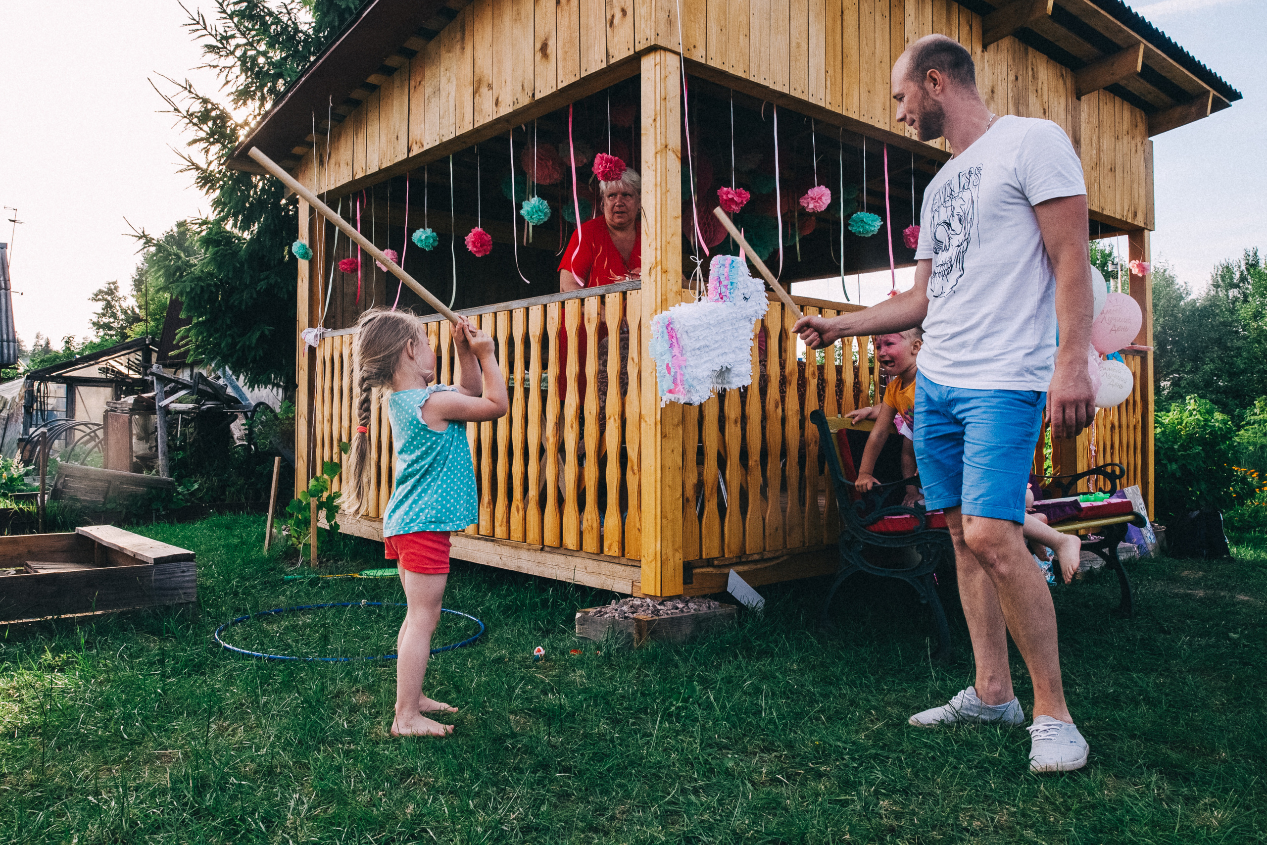 Ульяше 5 лет. Дачный деньрожденский день. Семейный фотограф, фотограф родов, репортажей фотограф в Санкт-Петербу