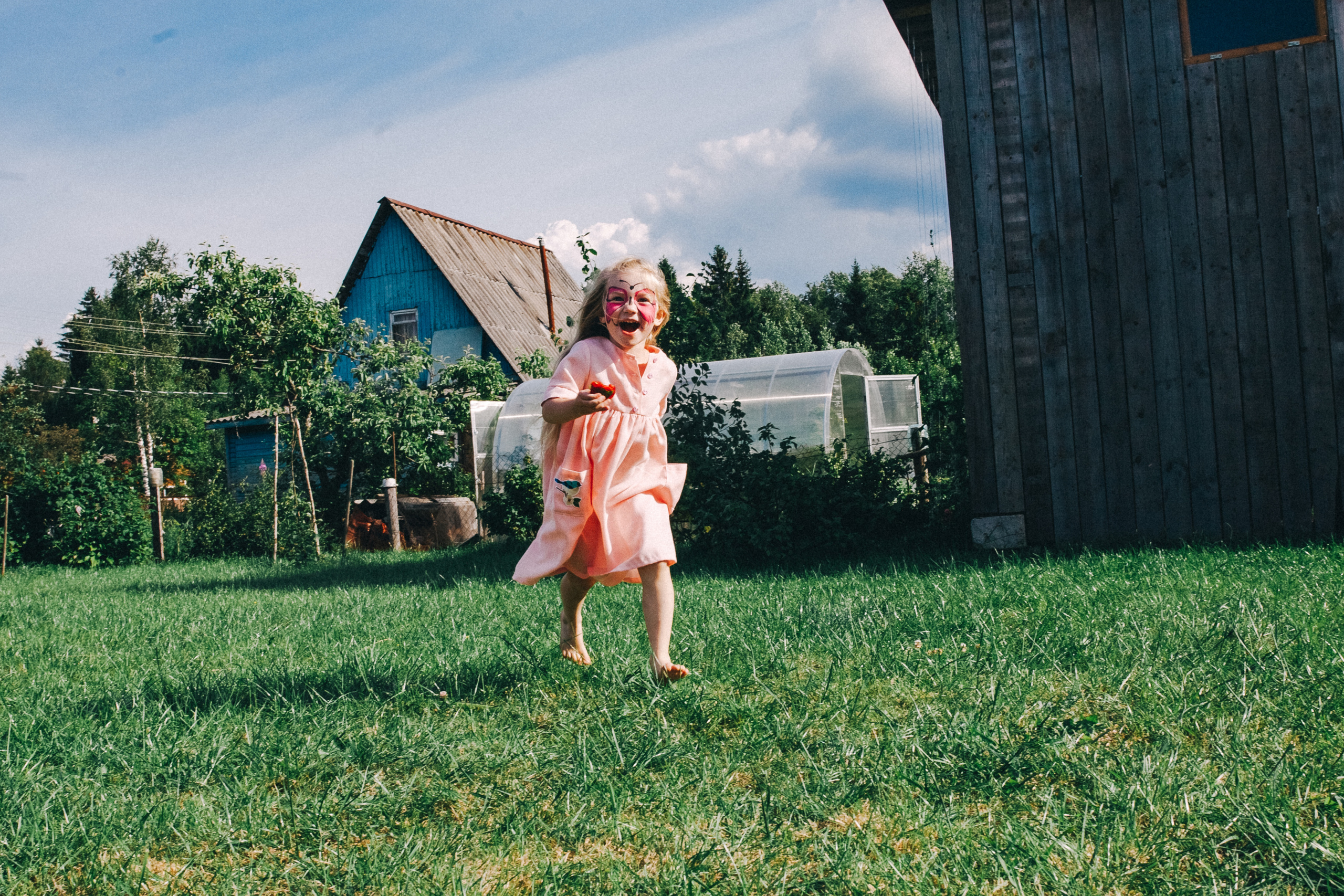 Ульяше 5 лет. Дачный деньрожденский день. Семейный фотограф, фотограф родов, репортажей фотограф в Санкт-Петербу