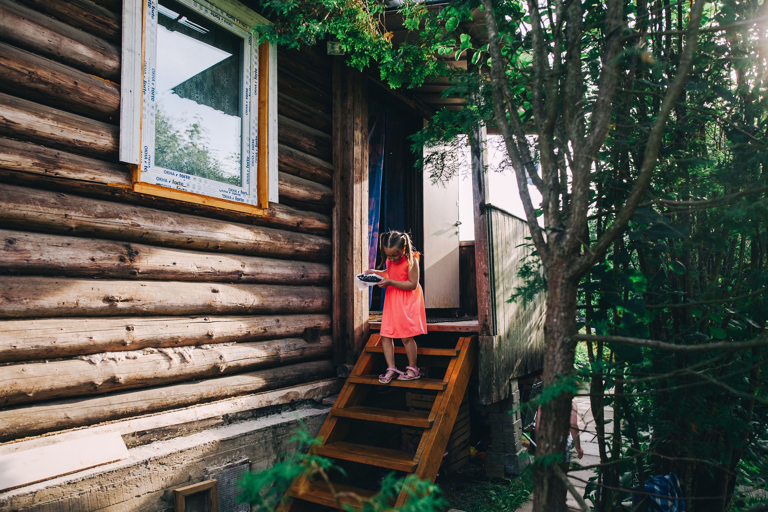 Ульяше 5 лет. Дачный деньрожденский день. Семейный фотограф, фотограф родов, репортажей фотограф в Санкт-Петербу