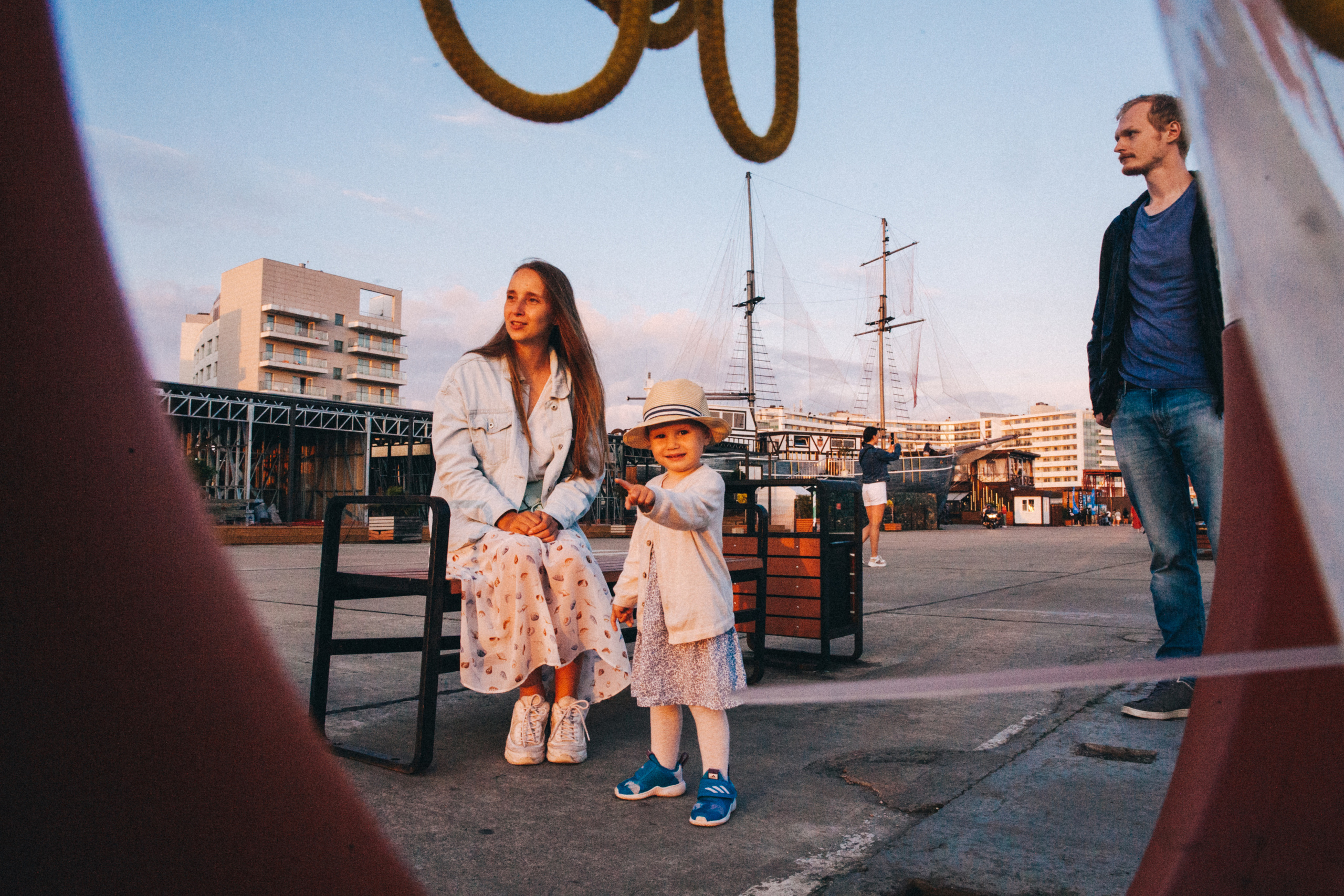 Вася, Маша, Соня. Отпуск в Адлере. Семейный фотограф, фотограф родов, репортажей фотограф в Санкт-Петербу