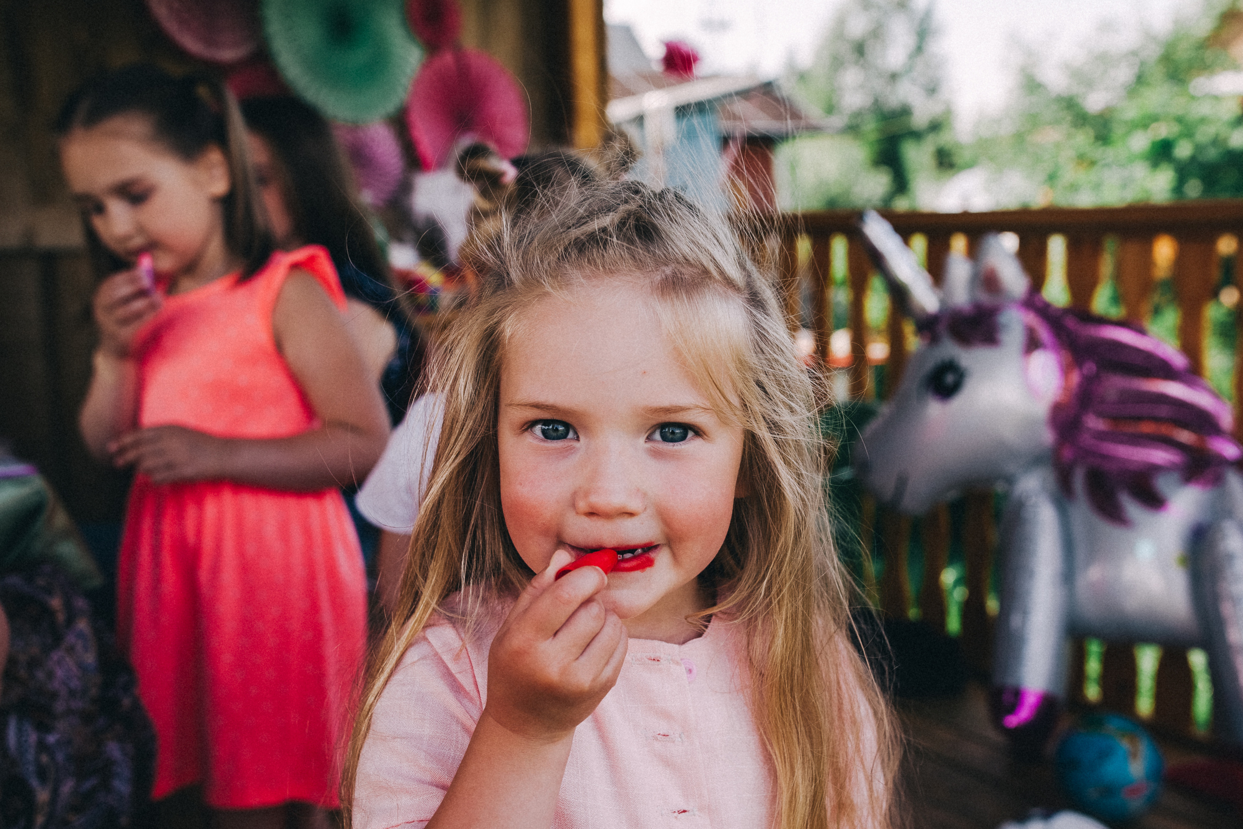 Ульяше 5 лет. Дачный деньрожденский день. Семейный фотограф, фотограф родов, репортажей фотограф в Санкт-Петербу