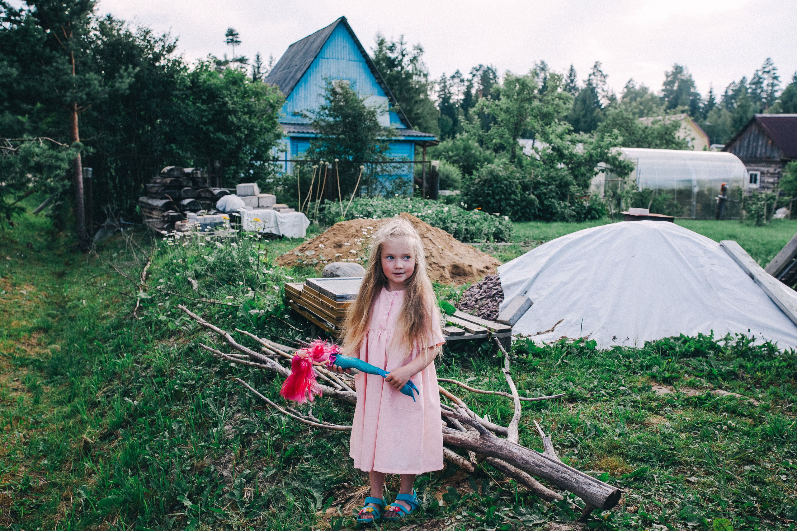 Ульяше 5 лет. Дачный деньрожденский день. Семейный фотограф, фотограф родов, репортажей фотограф в Санкт-Петербу