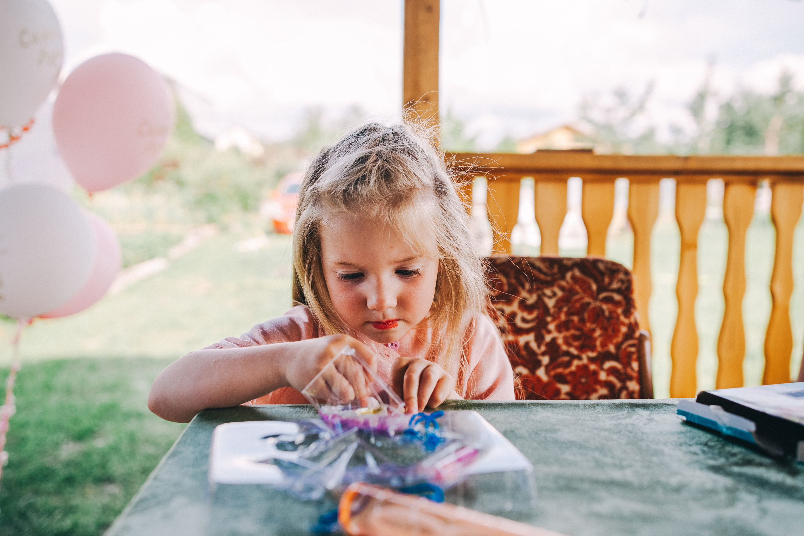 Ульяше 5 лет. Дачный деньрожденский день. Семейный фотограф, фотограф родов, репортажей фотограф в Санкт-Петербу