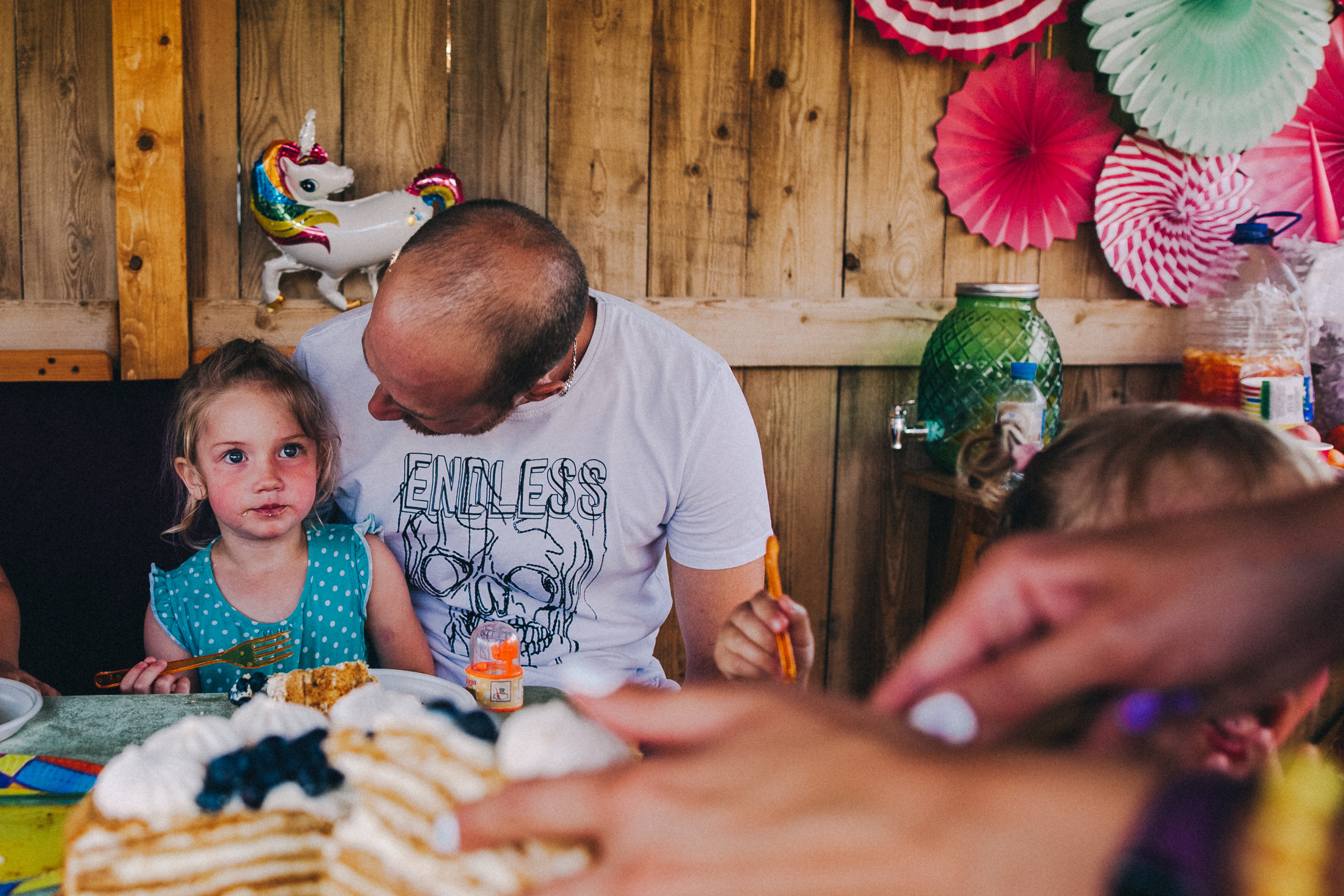 Ульяше 5 лет. Дачный деньрожденский день. Семейный фотограф, фотограф родов, репортажей фотограф в Санкт-Петербу