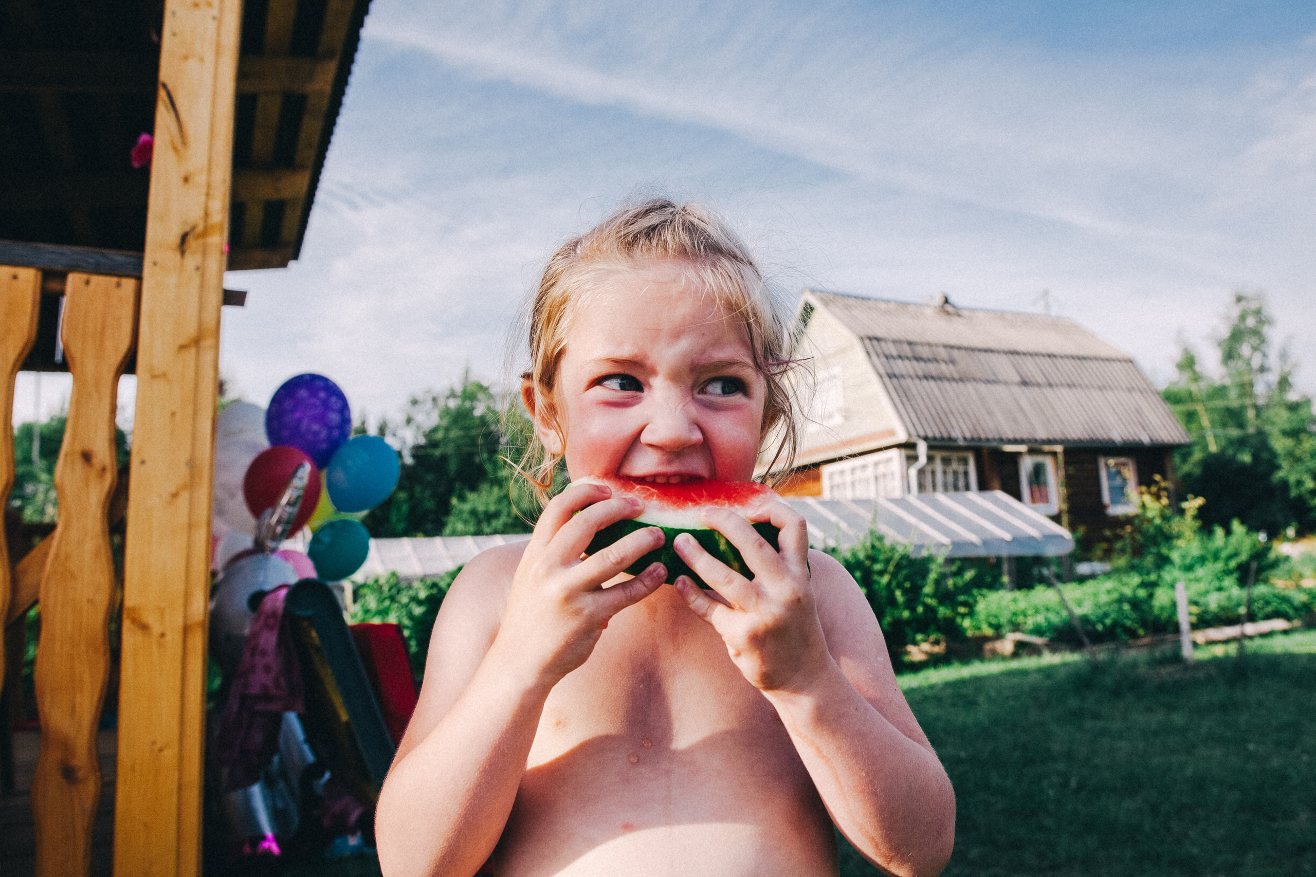 Ульяше 5 лет. Дачный деньрожденский день. Семейный фотограф, фотограф родов, репортажей фотограф в Санкт-Петербу