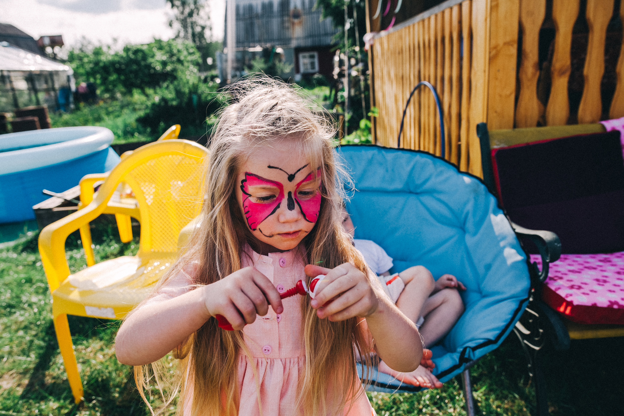 Ульяше 5 лет. Дачный деньрожденский день. Семейный фотограф, фотограф родов, репортажей фотограф в Санкт-Петербу