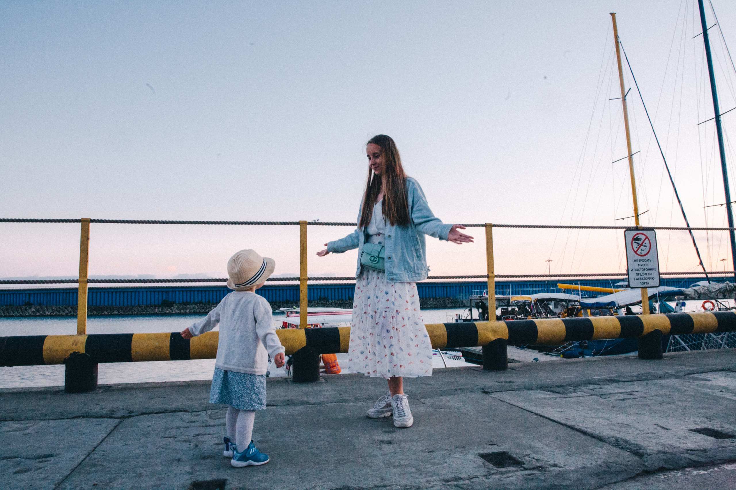 Вася, Маша, Соня. Отпуск в Адлере. Семейный фотограф, фотограф родов, репортажей фотограф в Санкт-Петербу