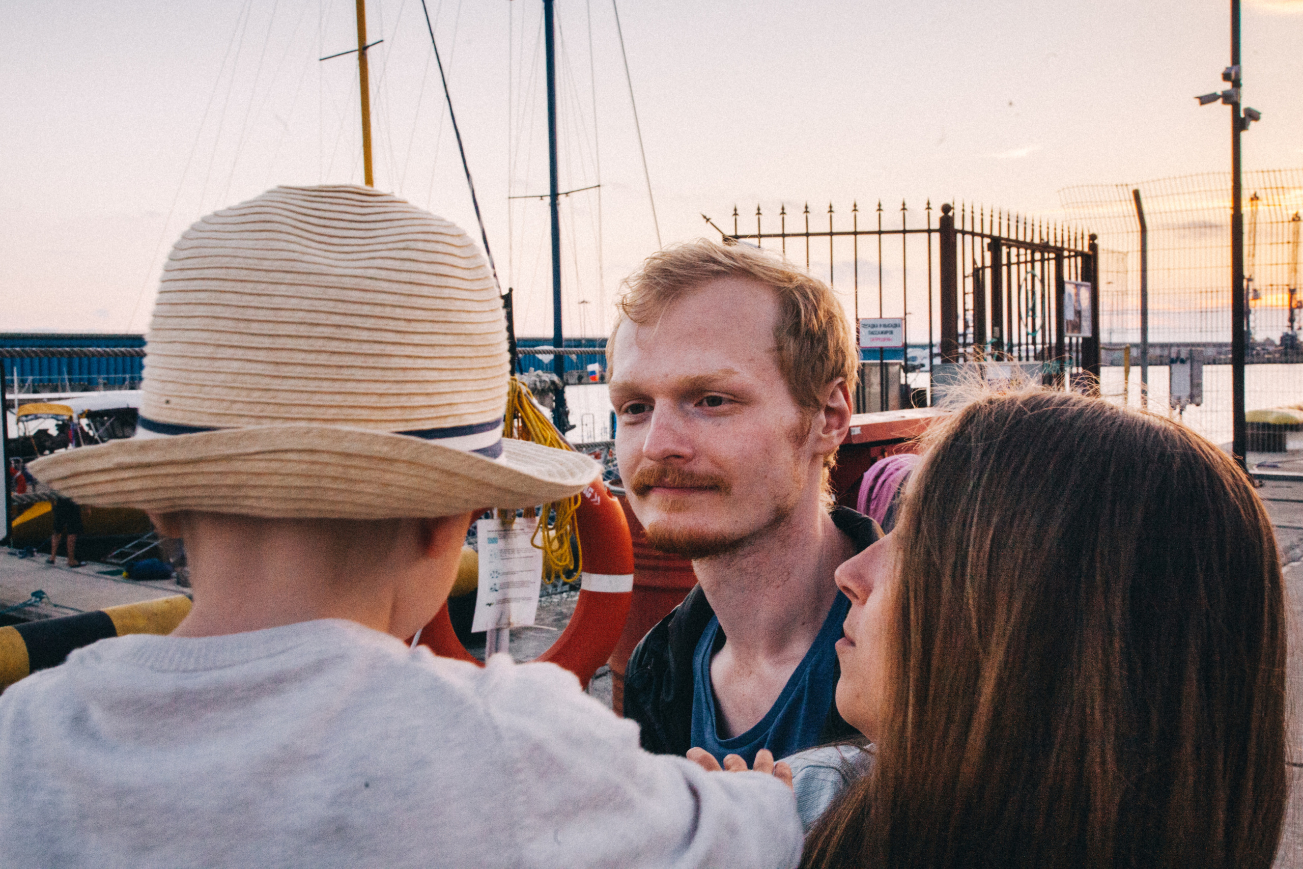 Вася, Маша, Соня. Отпуск в Адлере. Семейный фотограф, фотограф родов, репортажей фотограф в Санкт-Петербу