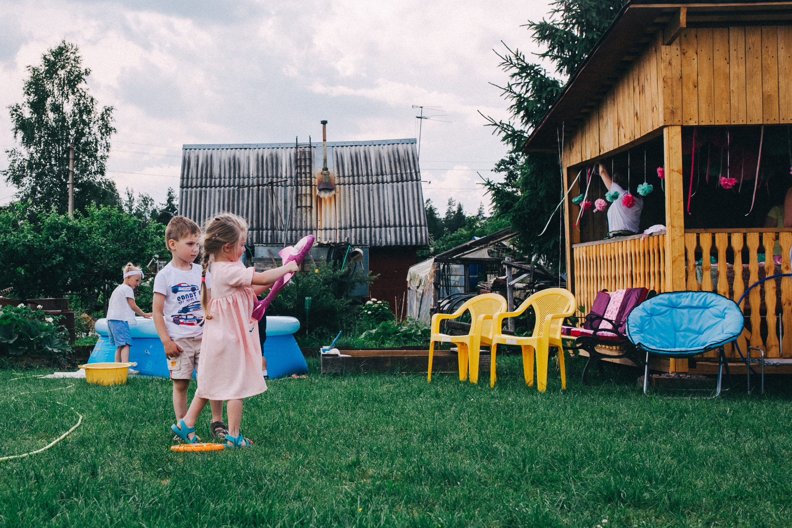 Ульяше 5 лет. Дачный деньрожденский день. Семейный фотограф, фотограф родов, репортажей фотограф в Санкт-Петербу