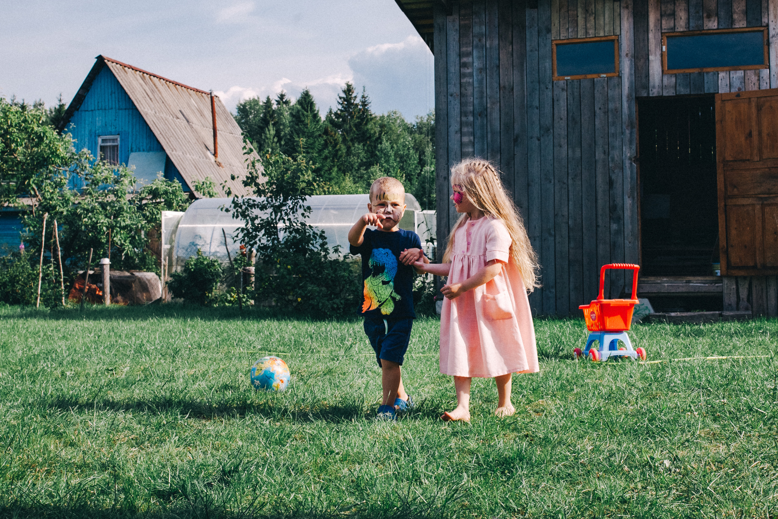 Ульяше 5 лет. Дачный деньрожденский день. Семейный фотограф, фотограф родов, репортажей фотограф в Санкт-Петербу