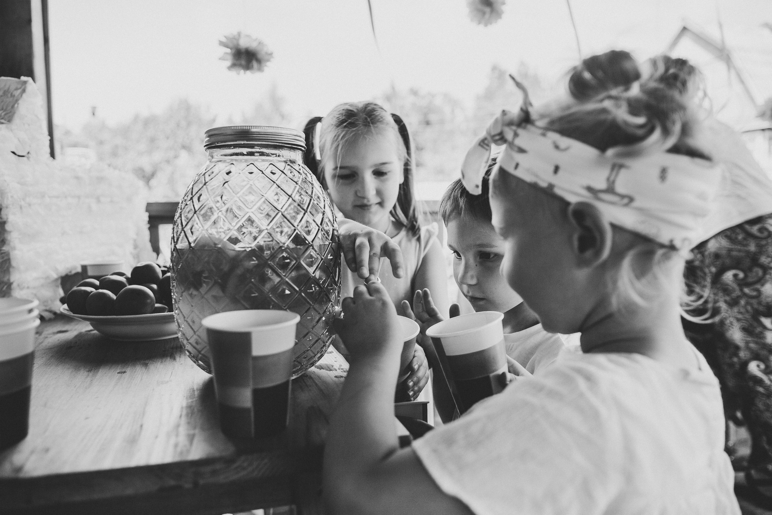 Ульяше 5 лет. Дачный деньрожденский день. Семейный фотограф, фотограф родов, репортажей фотограф в Санкт-Петербу