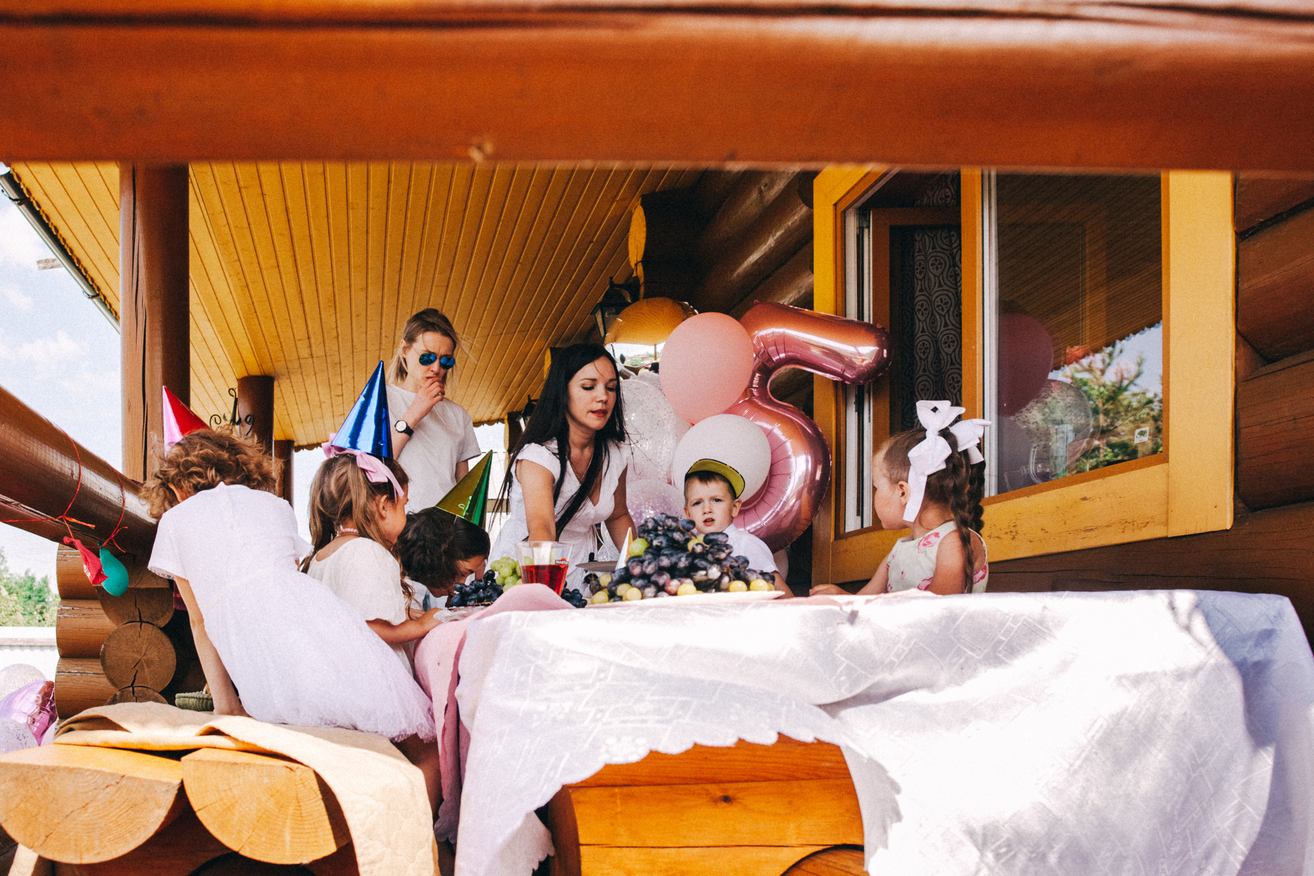 Есении 5 лет. ДР на даче. Семейный фотограф, фотограф родов, репортажей фотограф в Санкт-Петербу