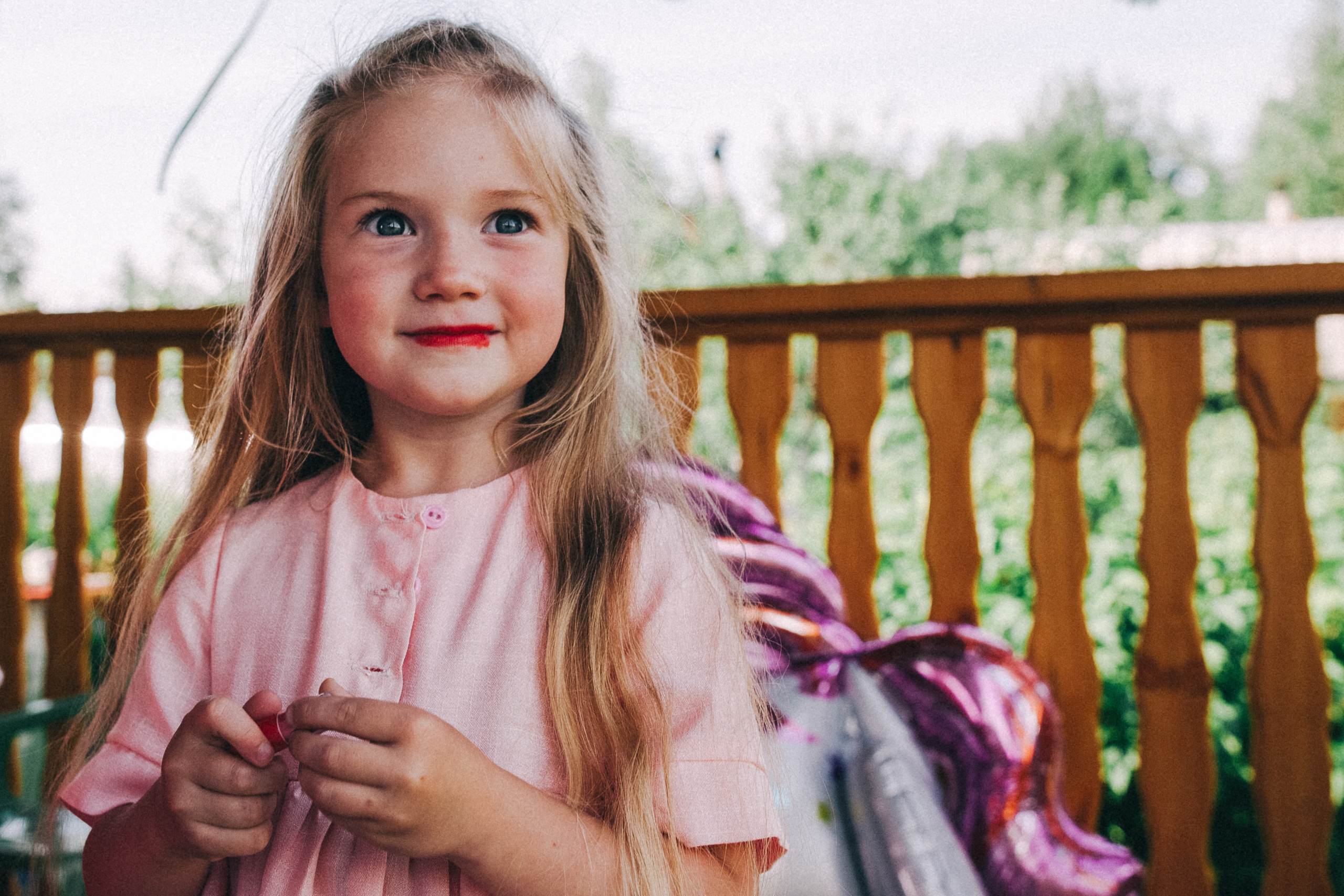 Ульяше 5 лет. Дачный деньрожденский день. Семейный фотограф, фотограф родов, репортажей фотограф в Санкт-Петербу