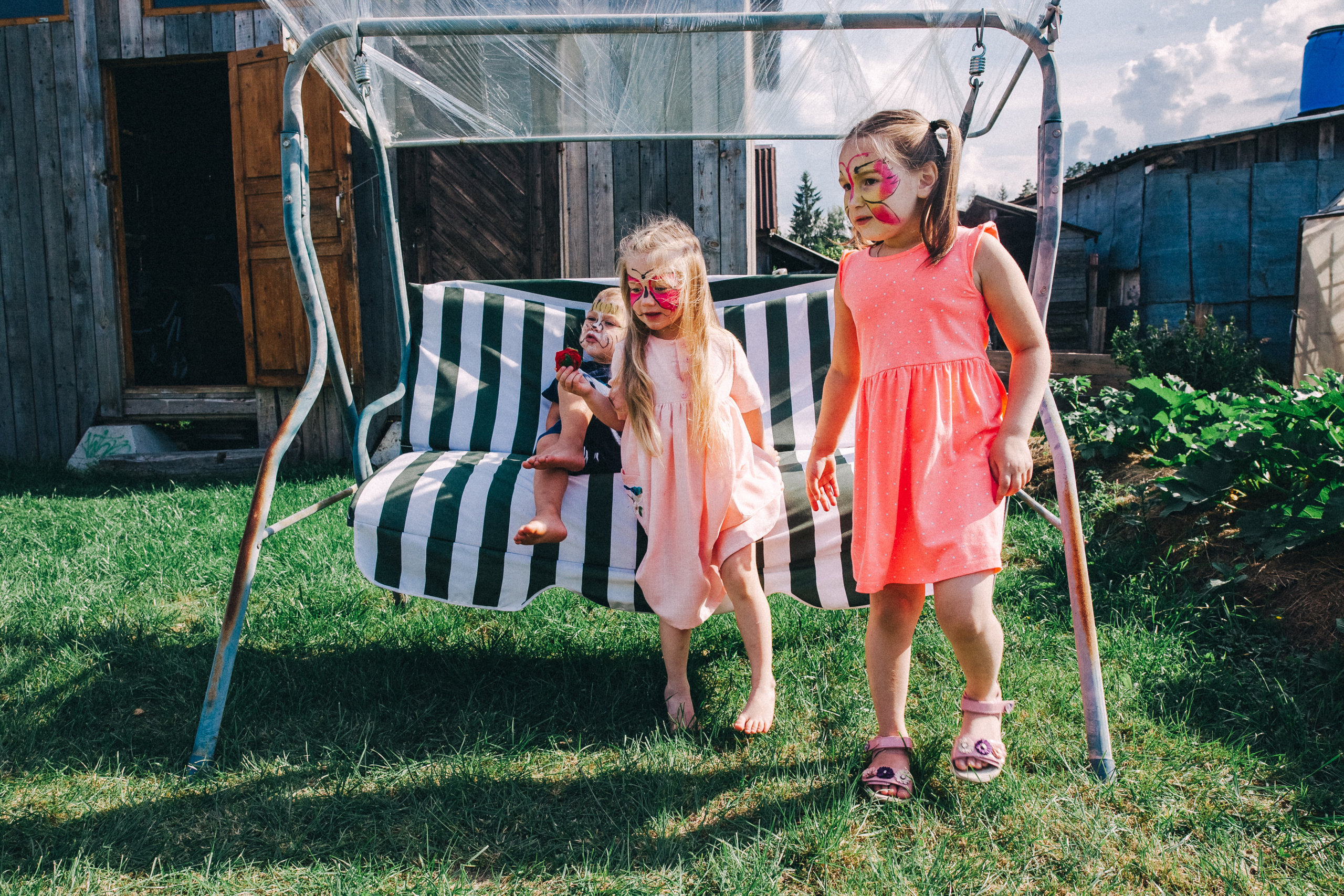 Ульяше 5 лет. Дачный деньрожденский день. Семейный фотограф, фотограф родов, репортажей фотограф в Санкт-Петербу