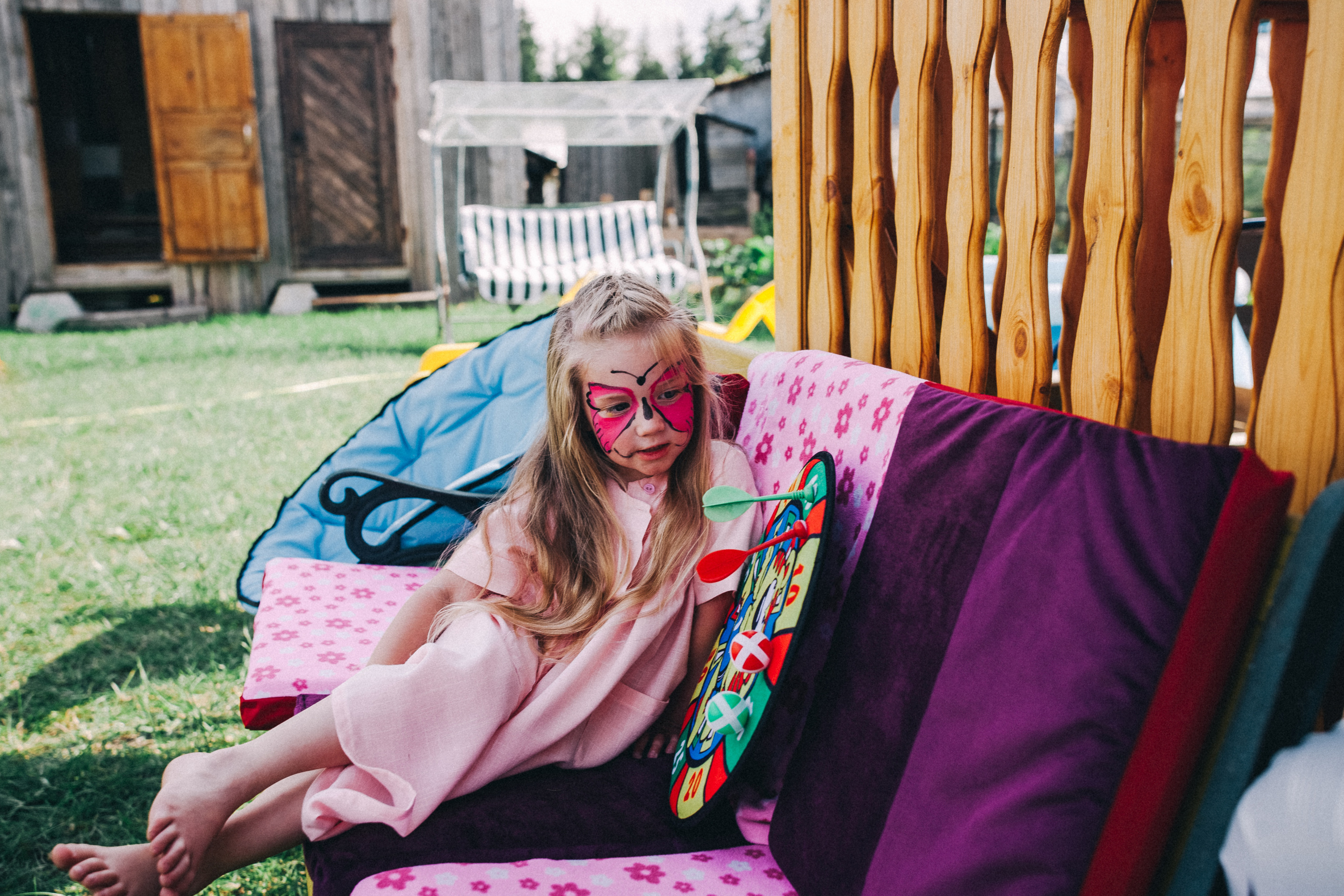 Ульяше 5 лет. Дачный деньрожденский день. Семейный фотограф, фотограф родов, репортажей фотограф в Санкт-Петербу