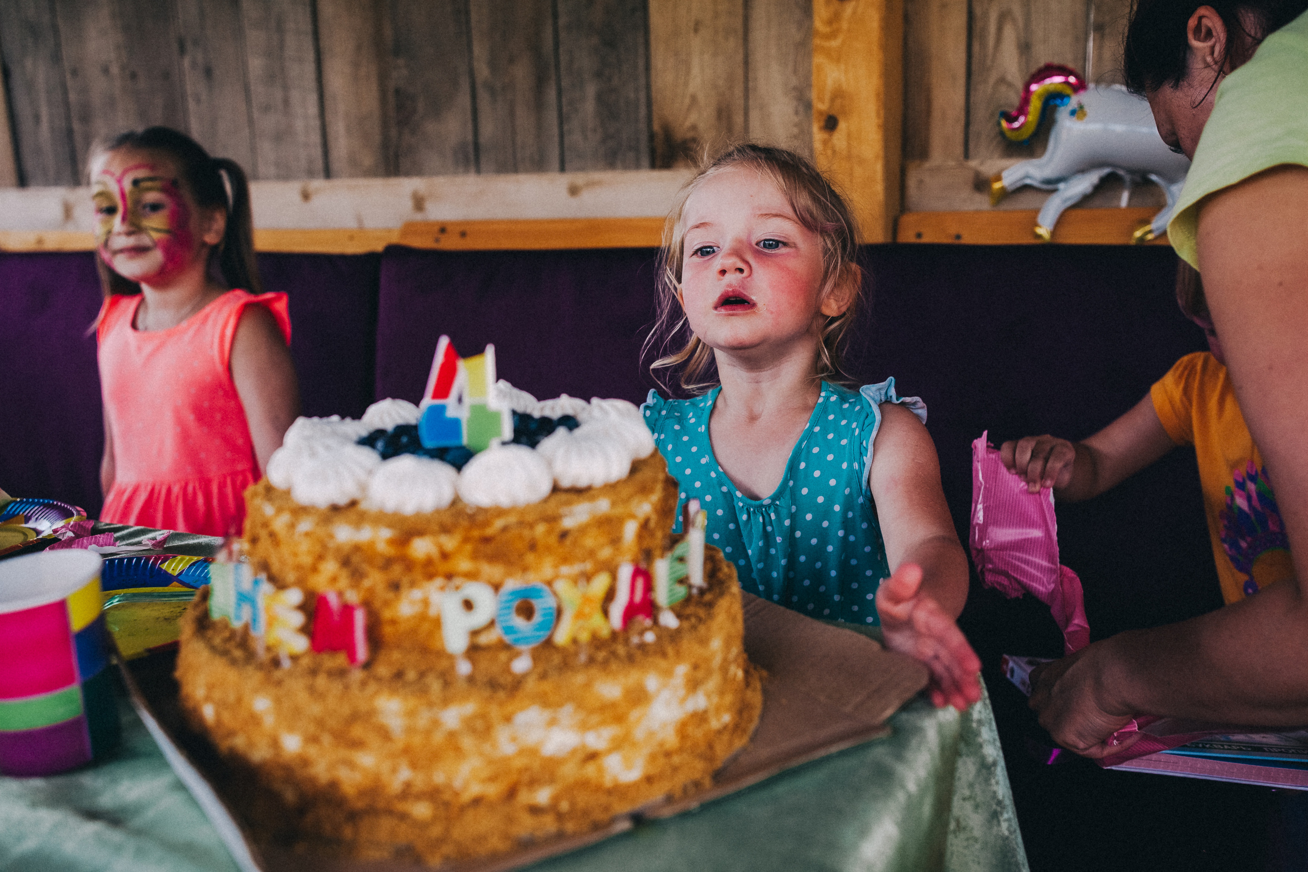 Ульяше 5 лет. Дачный деньрожденский день. Семейный фотограф, фотограф родов, репортажей фотограф в Санкт-Петербу