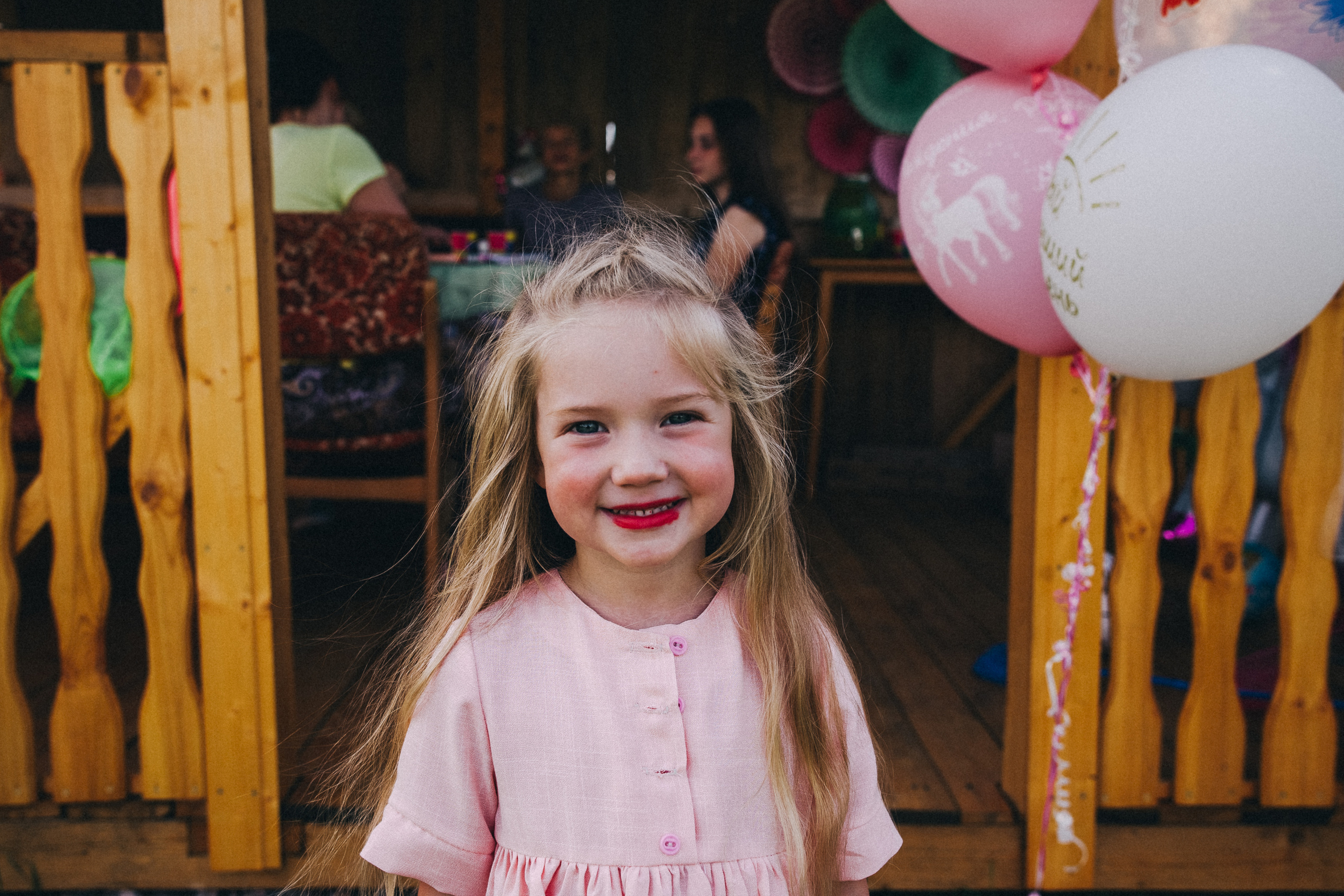 Ульяше 5 лет. Дачный деньрожденский день. Семейный фотограф, фотограф родов, репортажей фотограф в Санкт-Петербу
