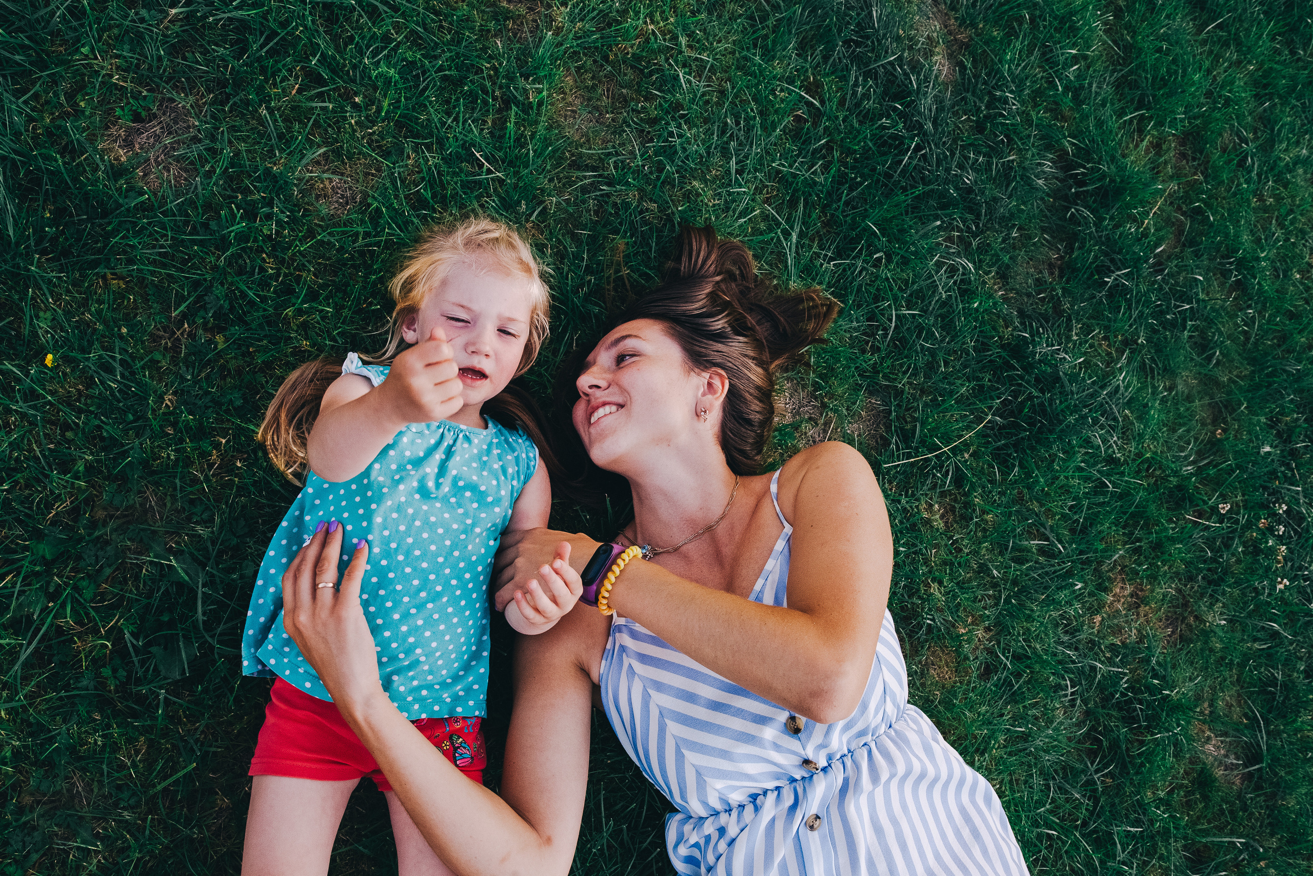 Ульяше 5 лет. Дачный деньрожденский день. Семейный фотограф, фотограф родов, репортажей фотограф в Санкт-Петербу