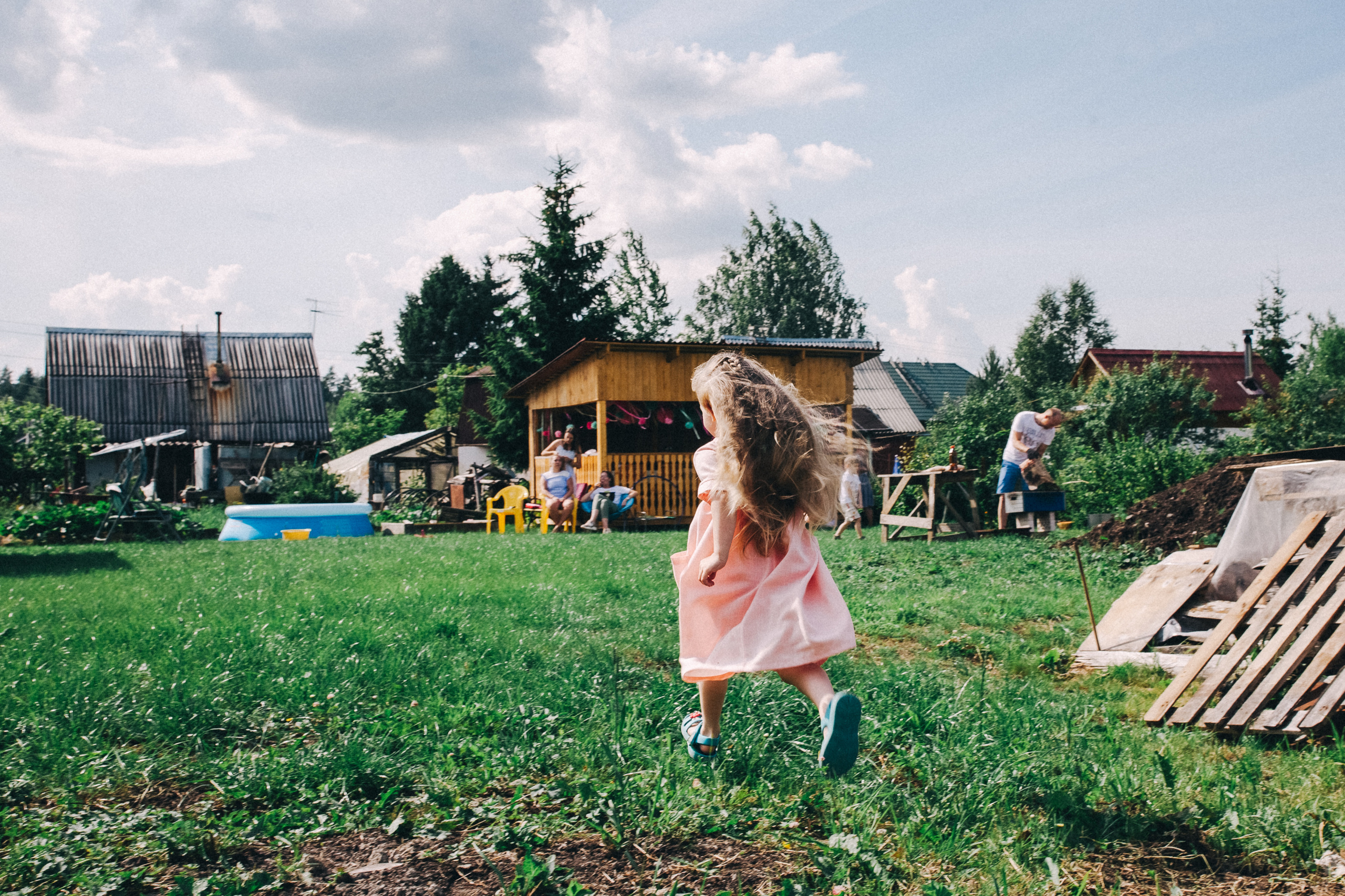 Ульяше 5 лет. Дачный деньрожденский день. Семейный фотограф, фотограф родов, репортажей фотограф в Санкт-Петербу