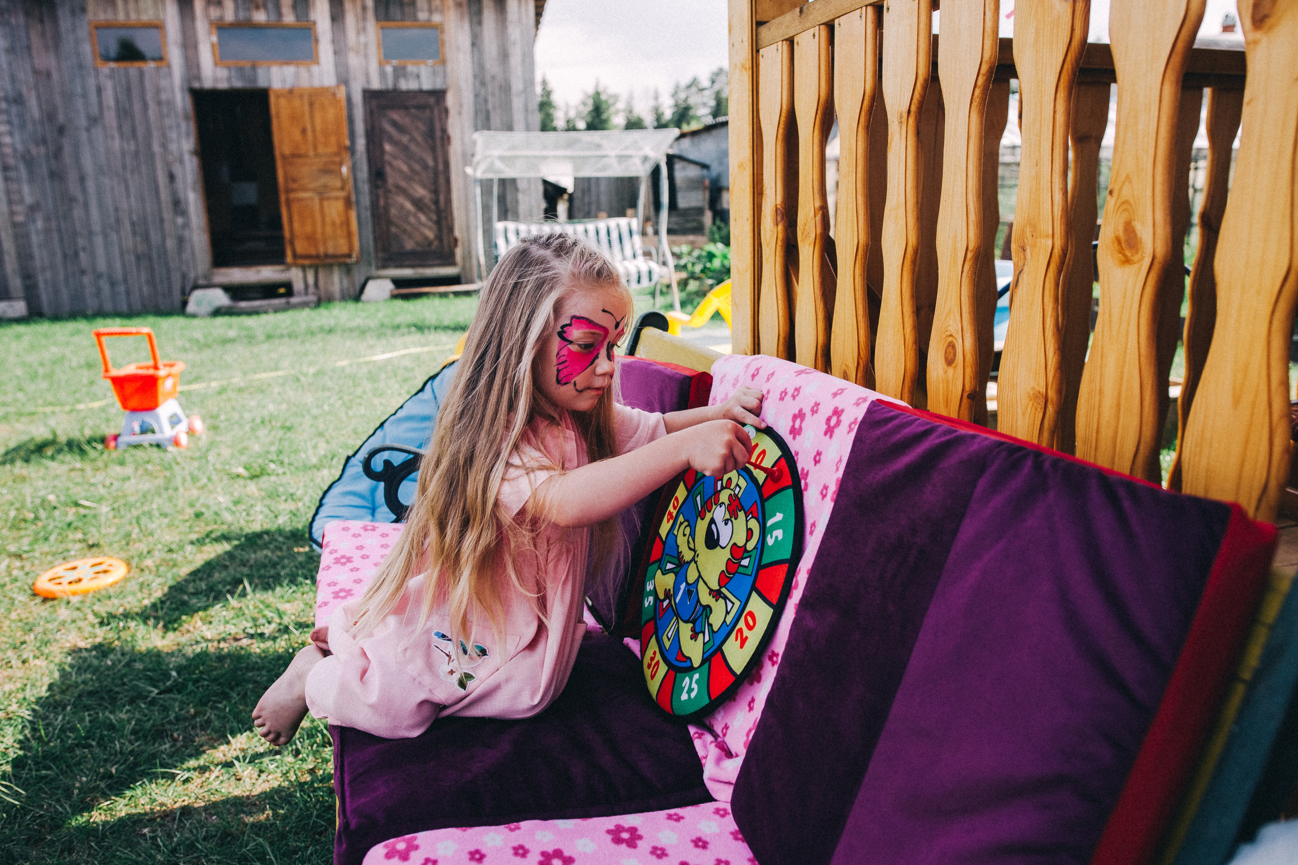 Ульяше 5 лет. Дачный деньрожденский день. Семейный фотограф, фотограф родов, репортажей фотограф в Санкт-Петербу