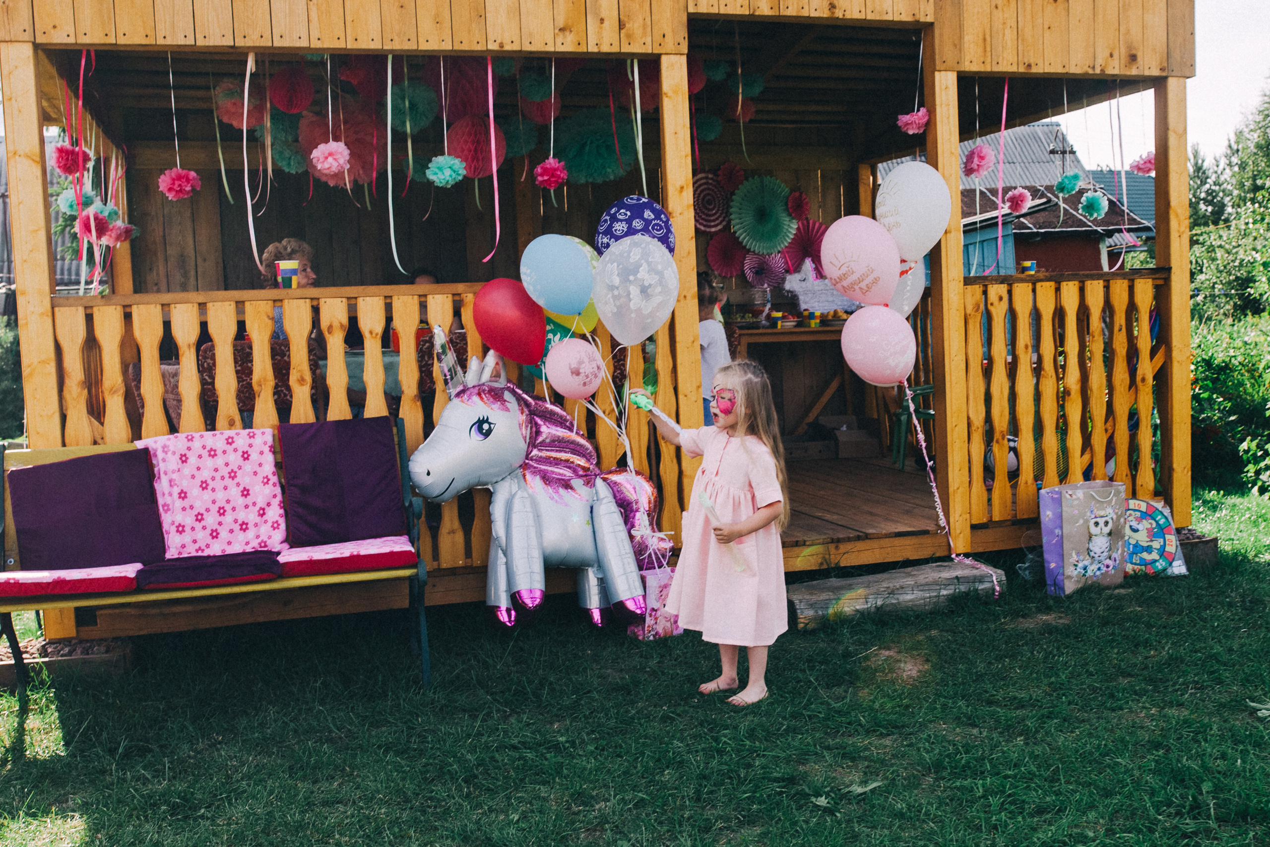 Ульяше 5 лет. Дачный деньрожденский день. Семейный фотограф, фотограф родов, репортажей фотограф в Санкт-Петербу