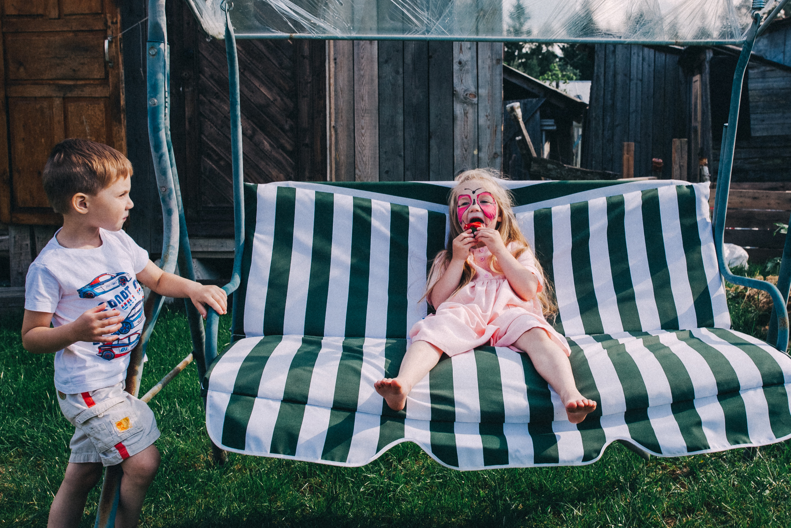 Ульяше 5 лет. Дачный деньрожденский день. Семейный фотограф, фотограф родов, репортажей фотограф в Санкт-Петербу