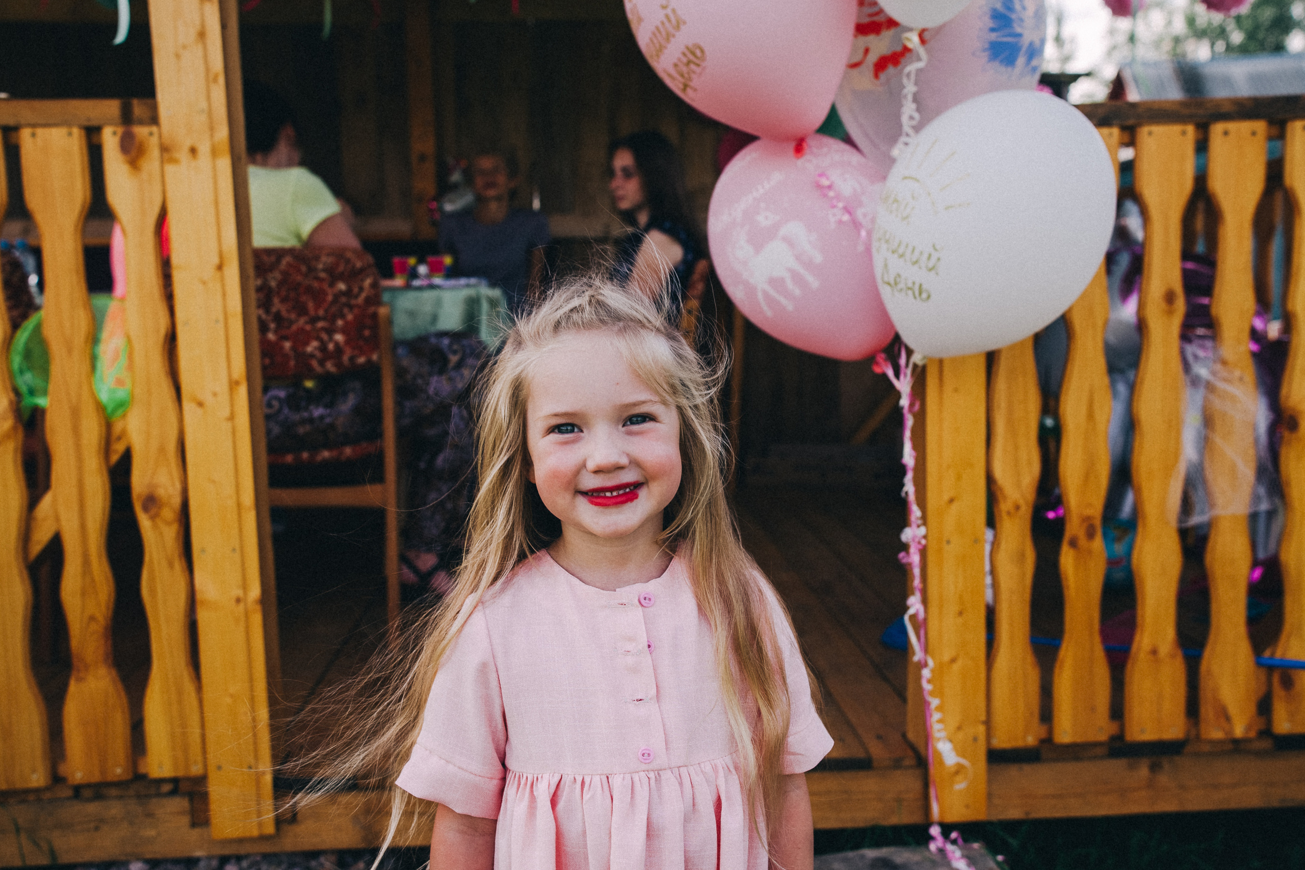 Ульяше 5 лет. Дачный деньрожденский день. Семейный фотограф, фотограф родов, репортажей фотограф в Санкт-Петербу