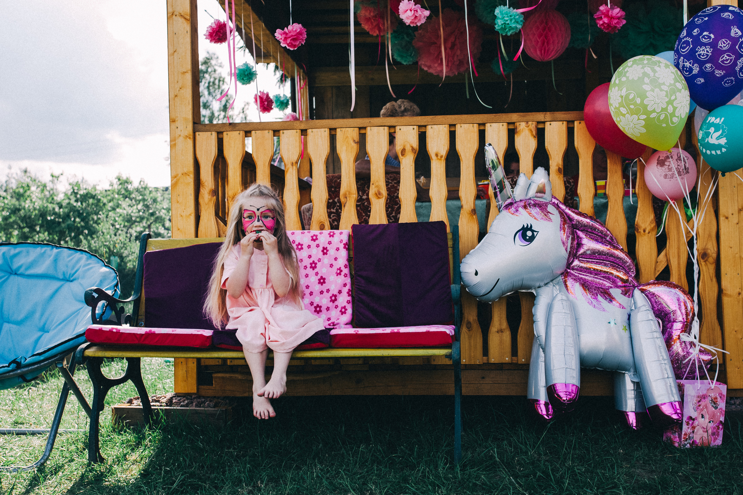 Ульяше 5 лет. Дачный деньрожденский день. Семейный фотограф, фотограф родов, репортажей фотограф в Санкт-Петербу